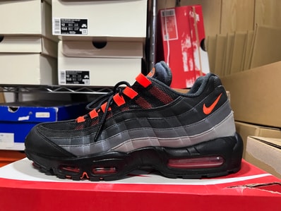 Nike Air Max 95 "Black/Hyper Crimson"