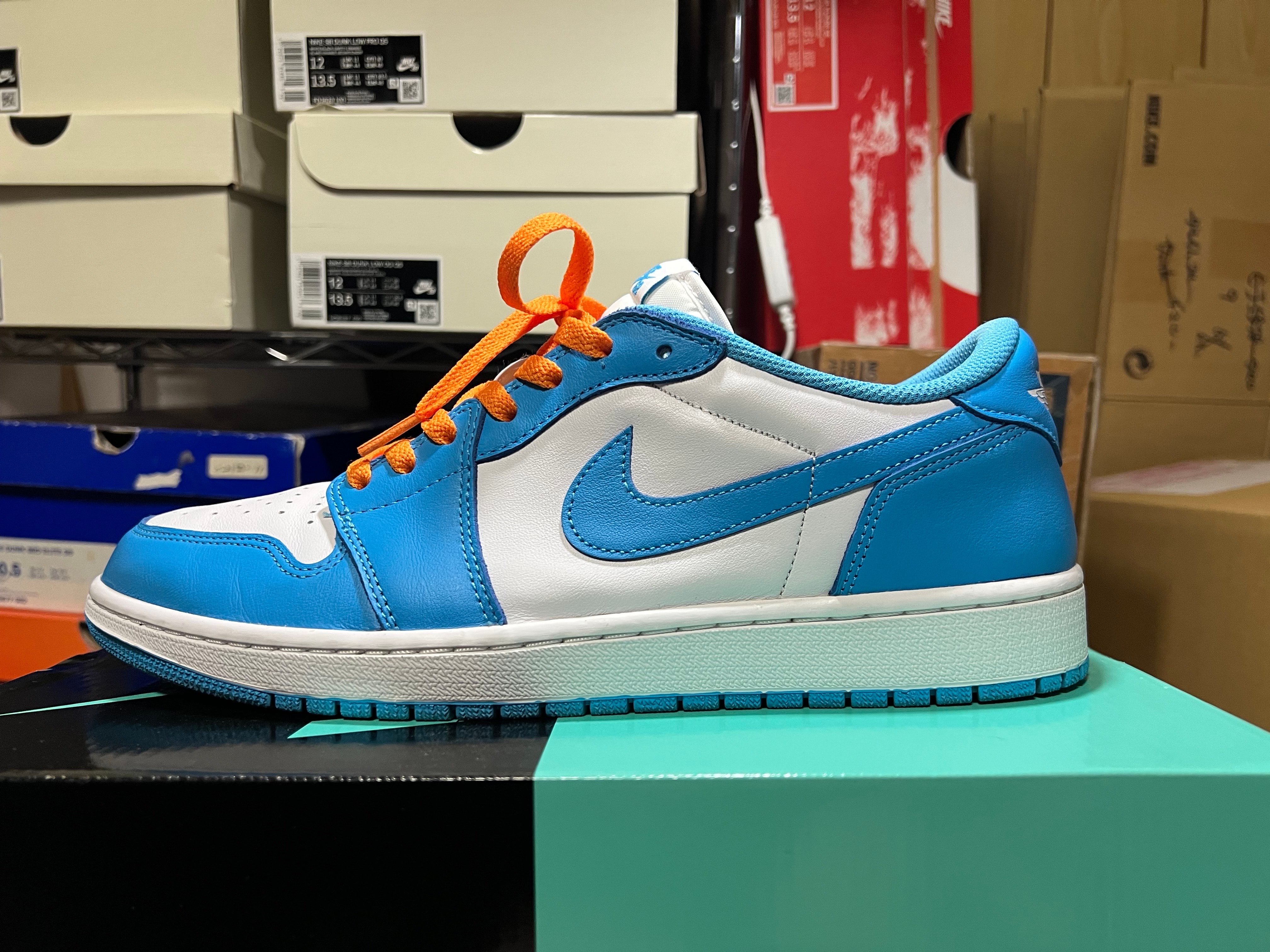 ナイキ SB エアジョーダン1 ロー "UNC"