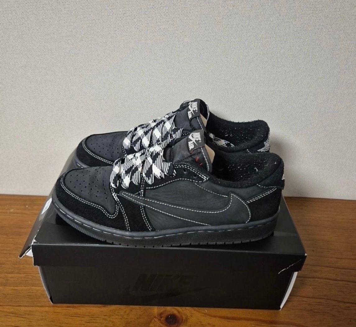 Travis Scott × Nike Air Jordan 1 Low OG SP "Black Phantom"