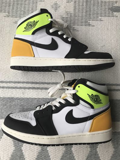 Nike Air Jordan 1 High OG "Volt Gold"