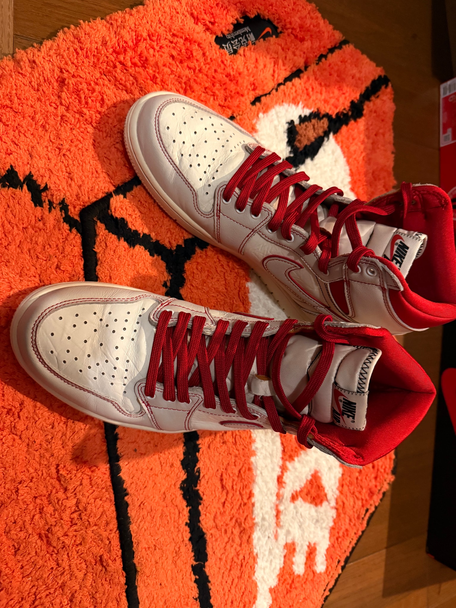 Nike Air Jordan 1 Retro High OG "Sail/University Red"