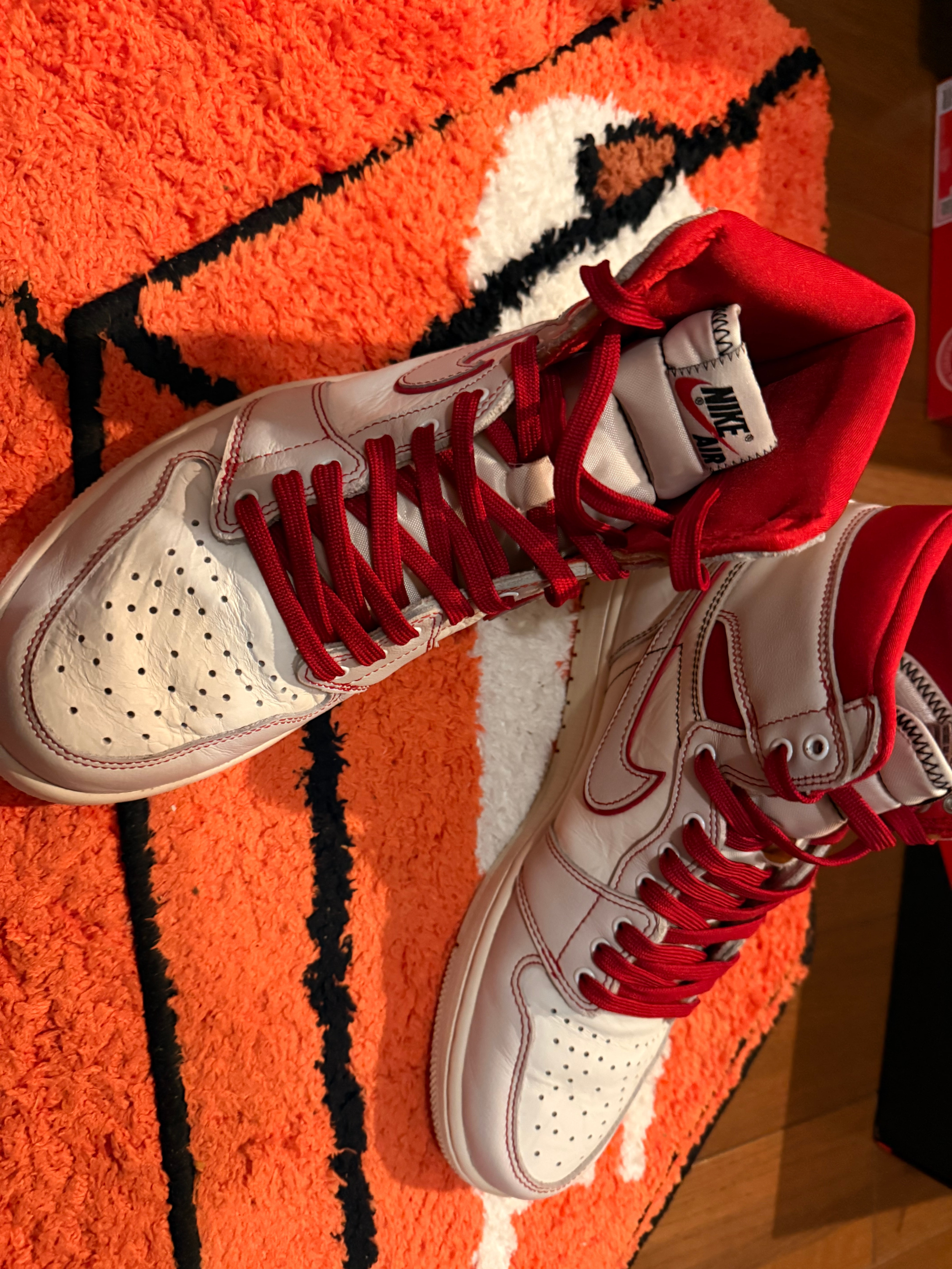Nike Air Jordan 1 Retro High OG "Sail/University Red"