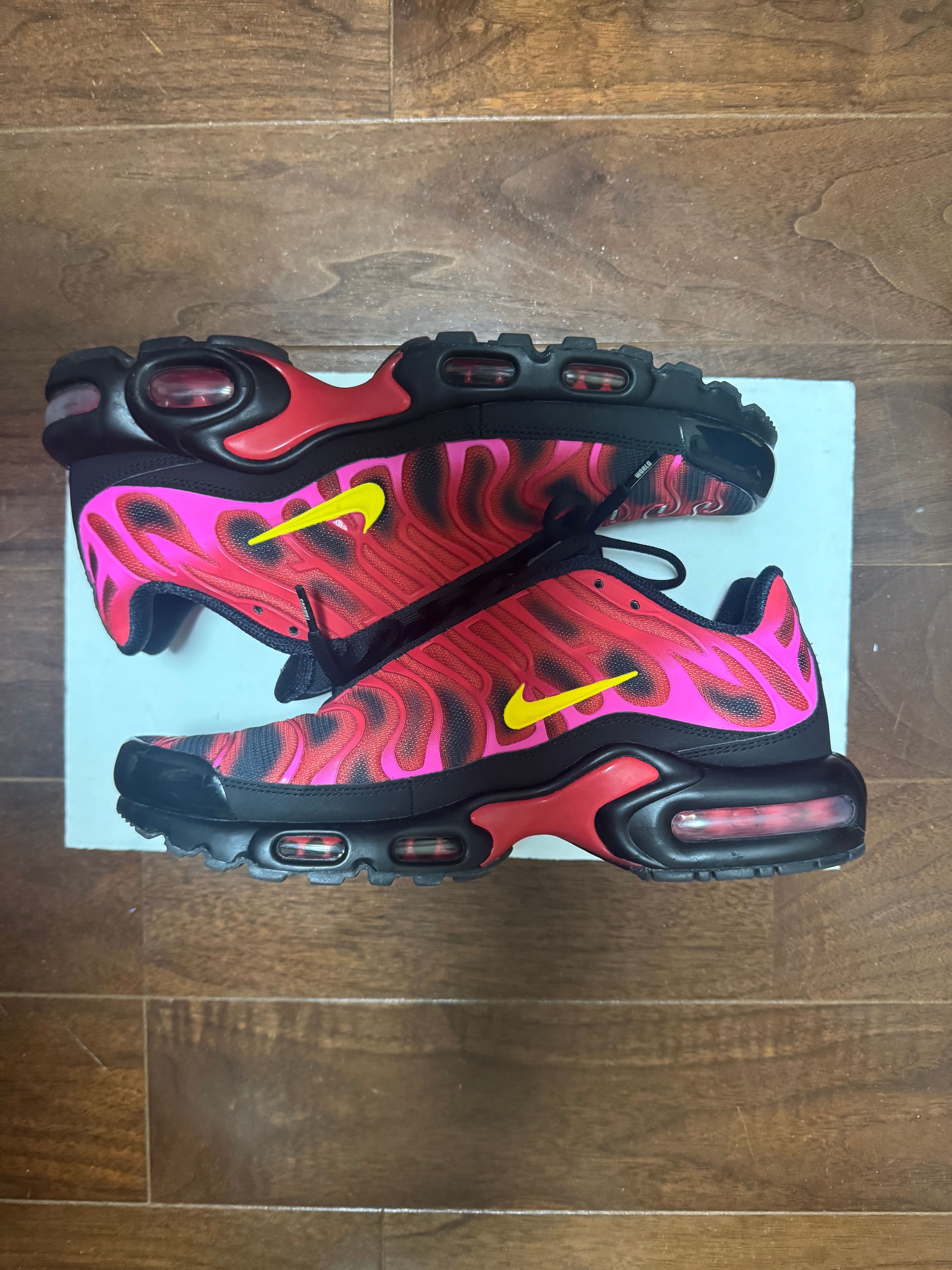 Supreme × Nike Air Max Plus "Hyper Grape"