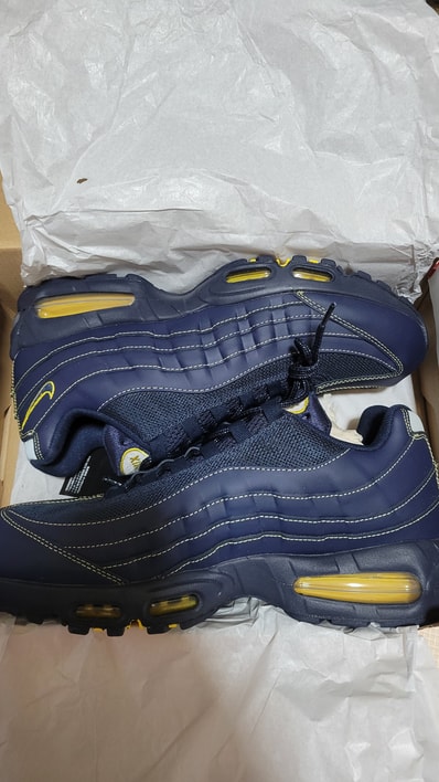Nike Air Max 95 OG Big Bubble "Obsidian/Varsity Maize"