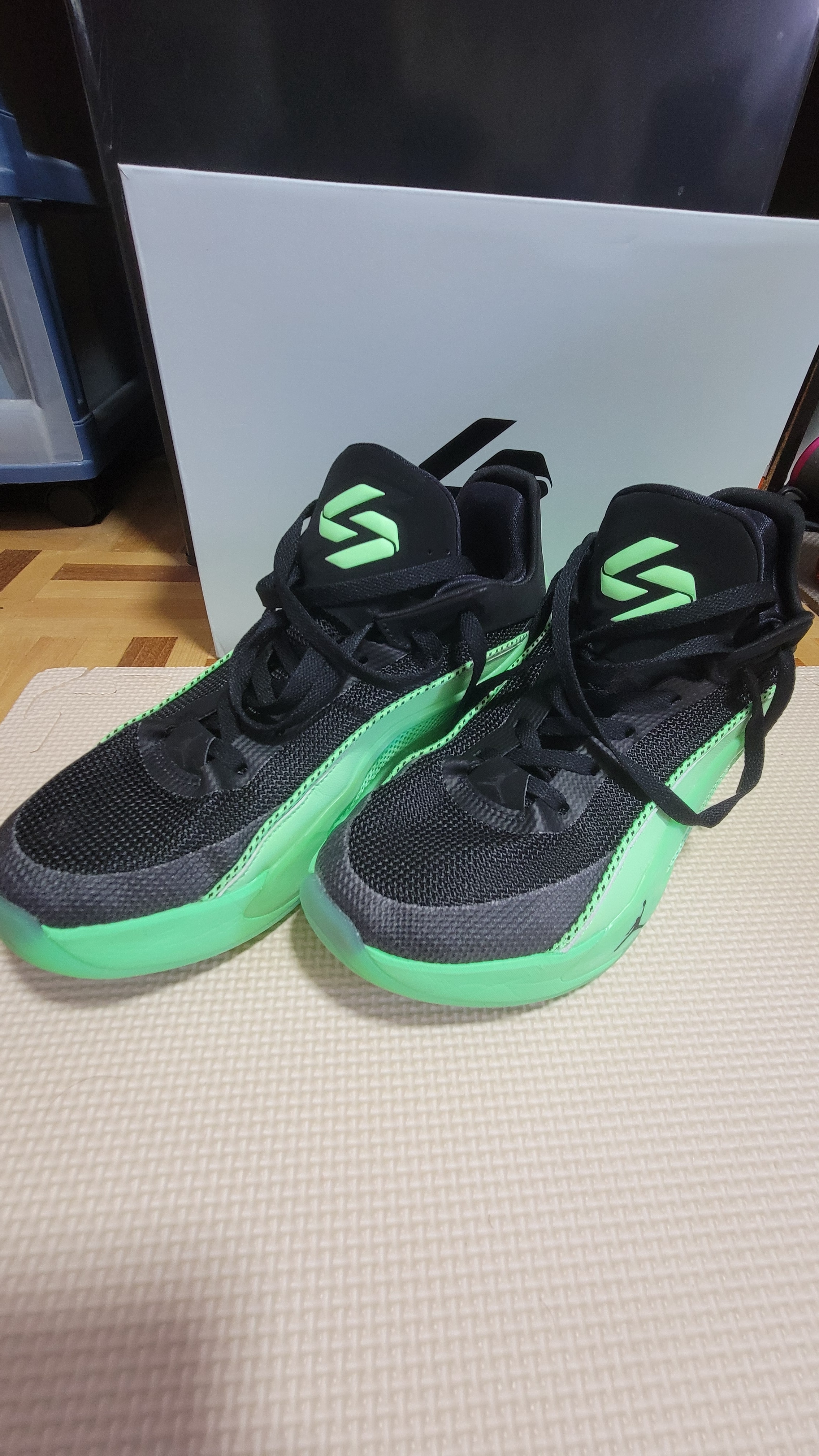Nike Luka 5 "Venom/Illusion Green" (HV8087-302/HV8082-302)