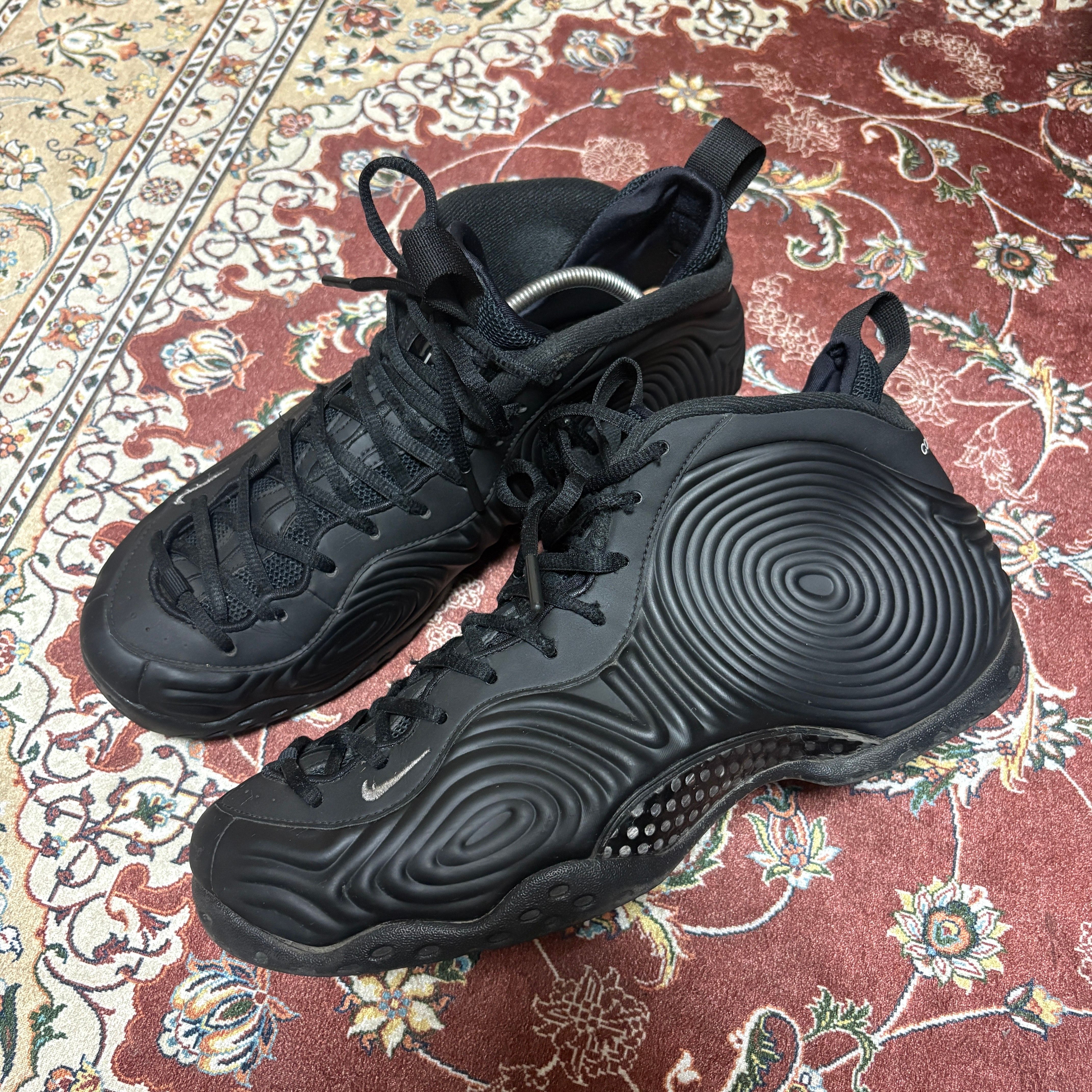 COMME des GARCONS HOMME PLUS × Nike Air Foamposite One "Black"