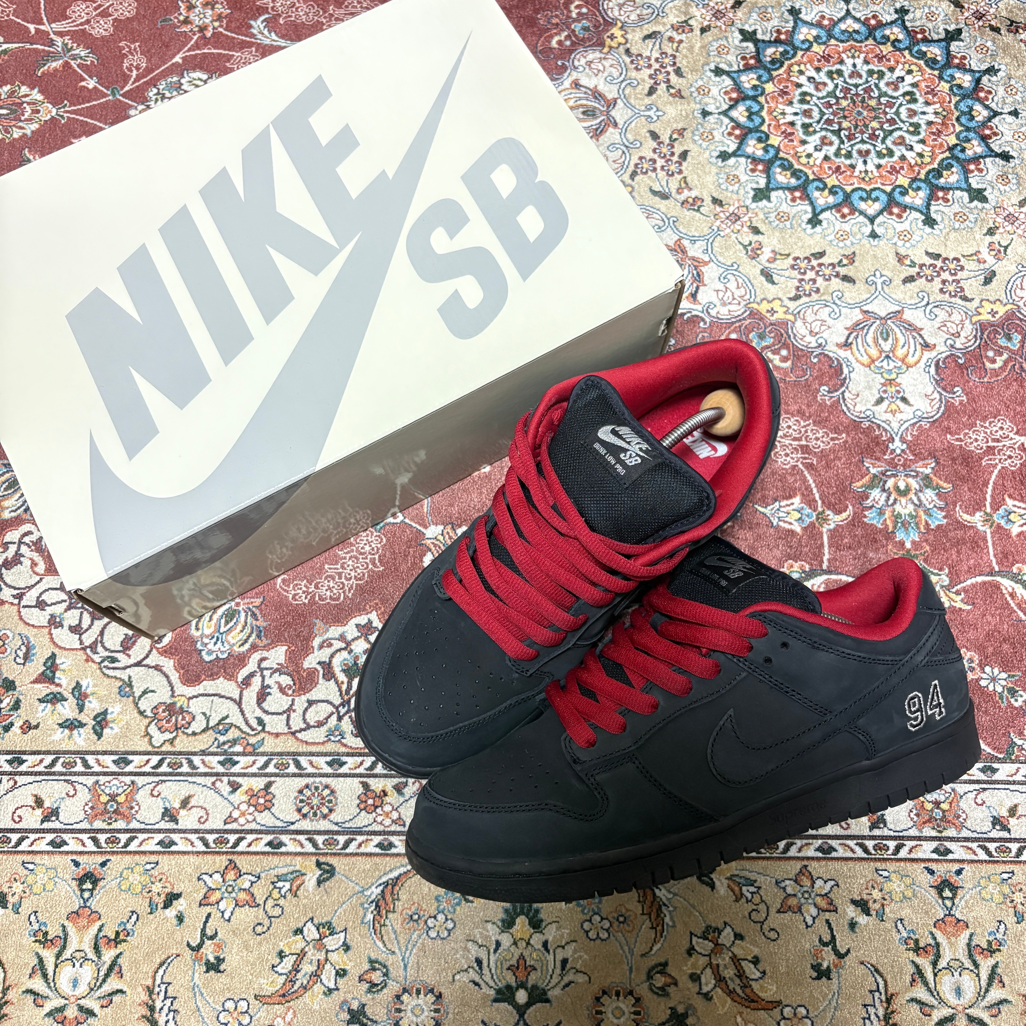 シュプリーム × ナイキ SB ダンク ロー "ブラック" (25FW Week2)