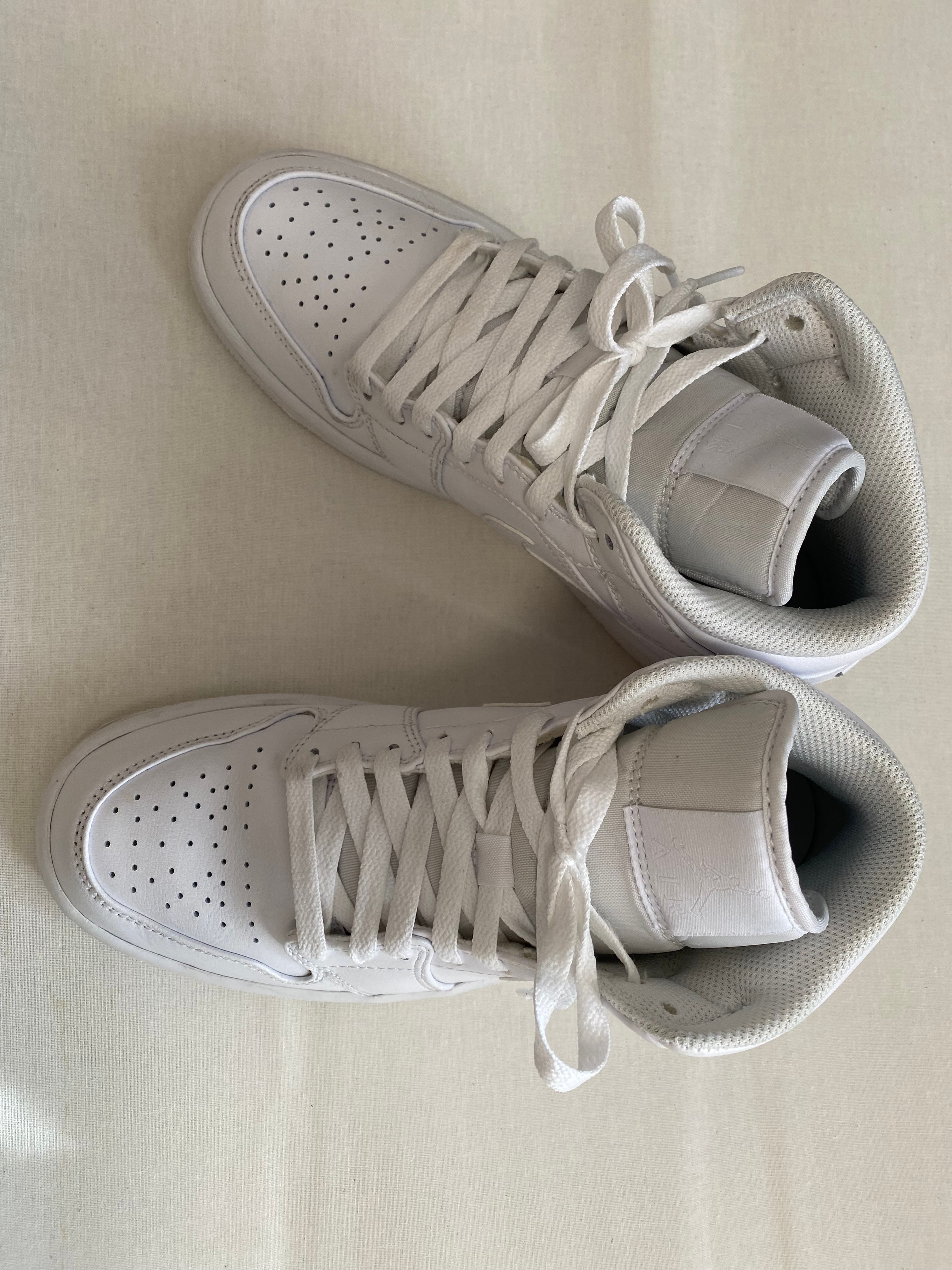 Nike Air Jordan 1 Mid "Triple White"