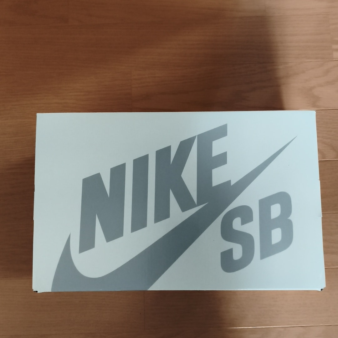 There Skateboards × Nike SB Dunk Low Pro "Anthracite and Gorge Green"