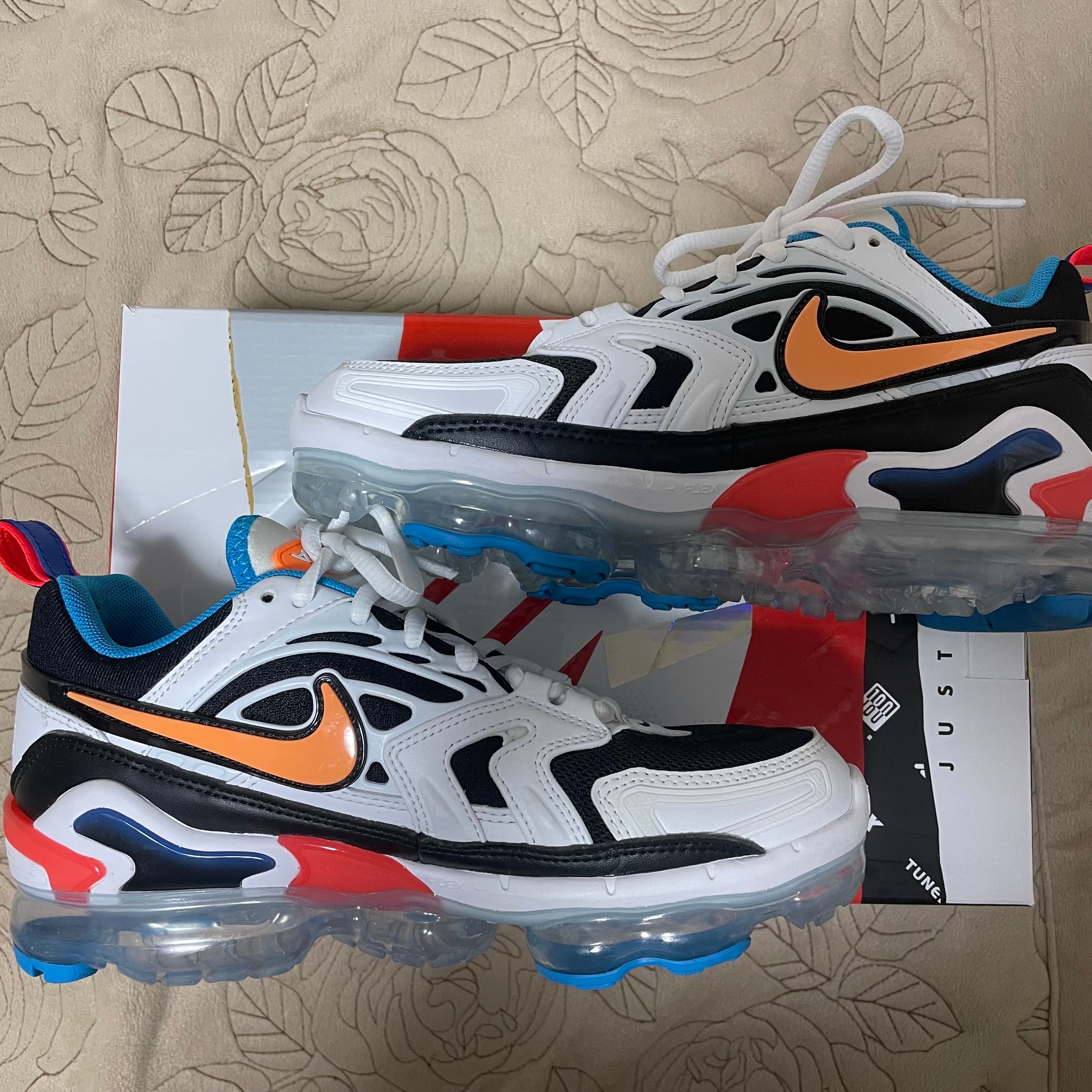 NIKE Women's Air Vapormax EVO "Laser Blue"