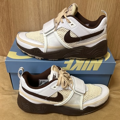 Travis Scott × Nike Zoom Field Jaxx "White and Light Chocolate"