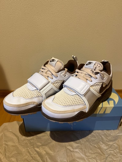 Travis Scott × Nike Zoom Field Jaxx "White and Light Chocolate"
