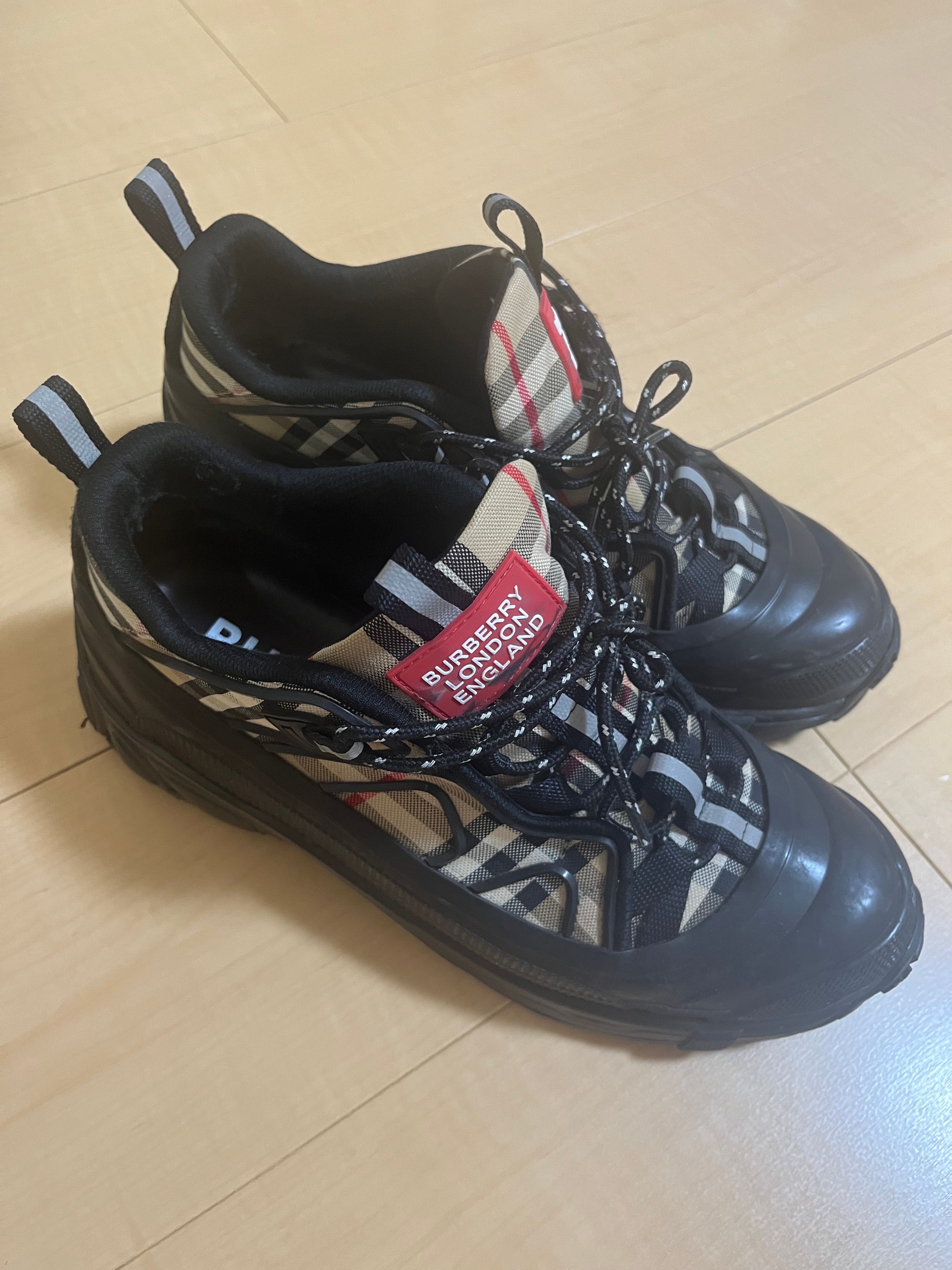 バーバリー アーサー ヴィンテージチェック スニーカー "ベージュ/ブラック"