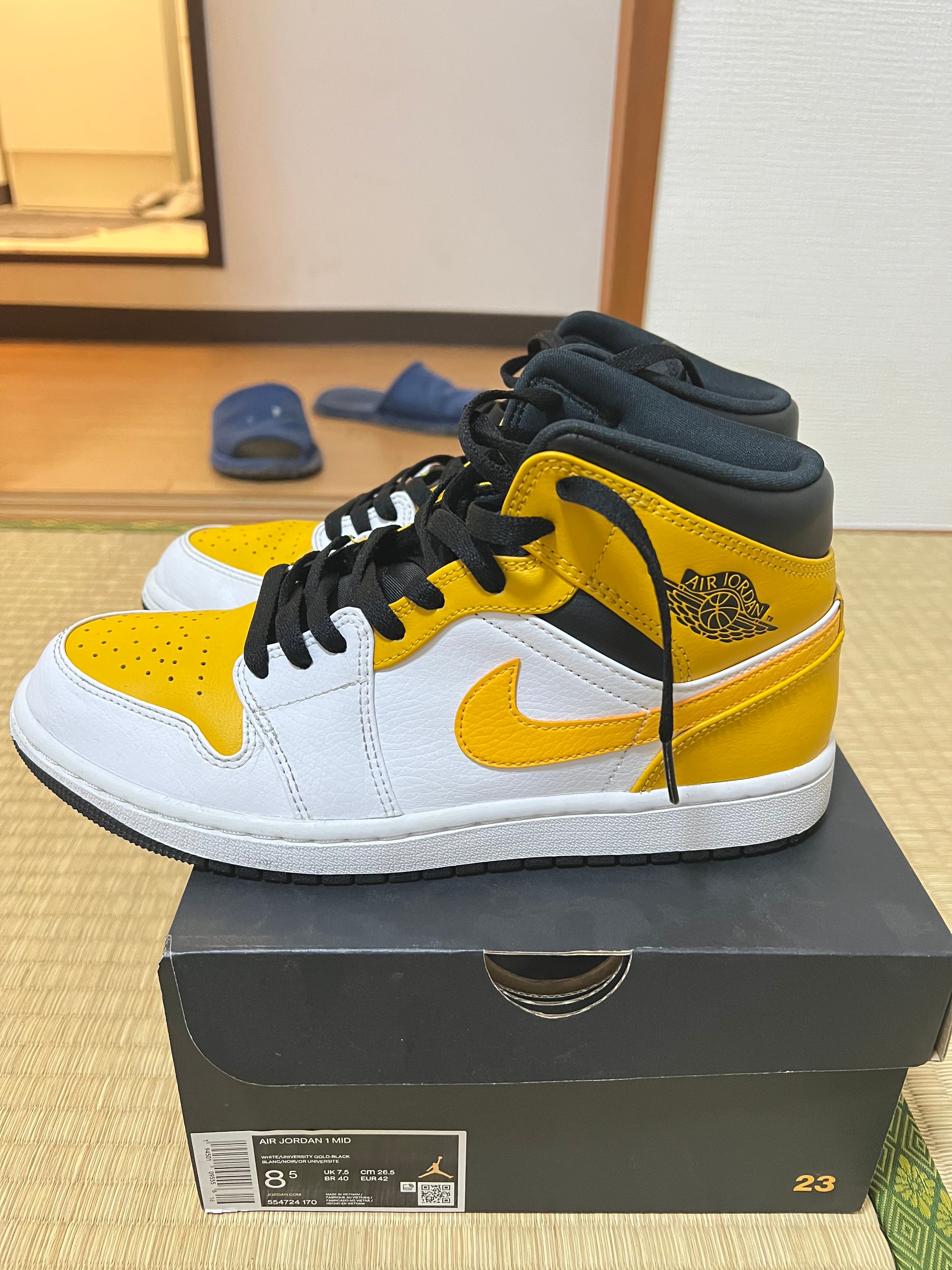Nike Air Jordan 1 Mid "University Gold"