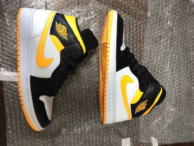 Nike Women's Air Jordan 1 Mid SE "Laser Orange Black"