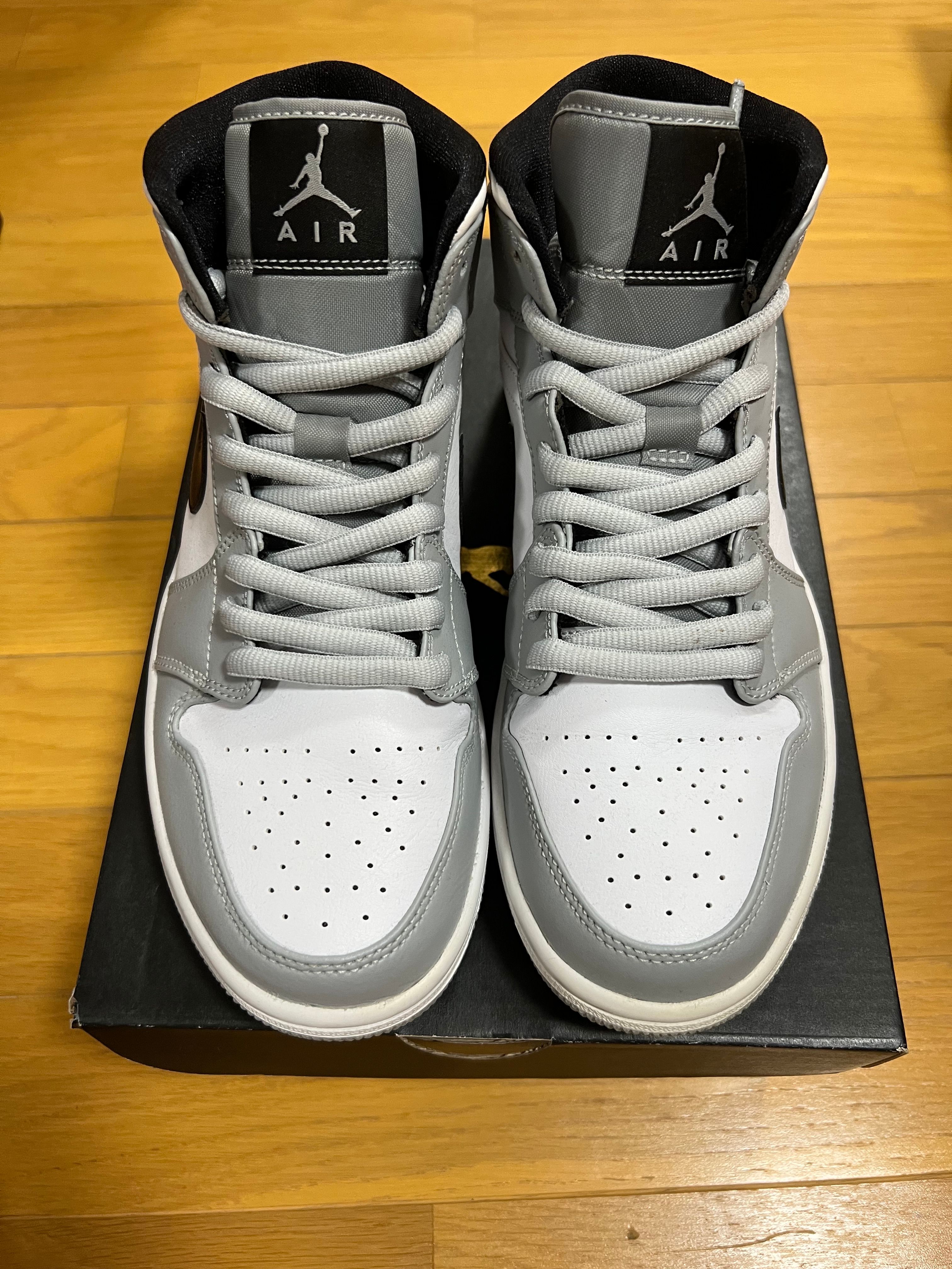 Nike Air Jordan 1 Mid "Light Smoke Grey/White/Black"