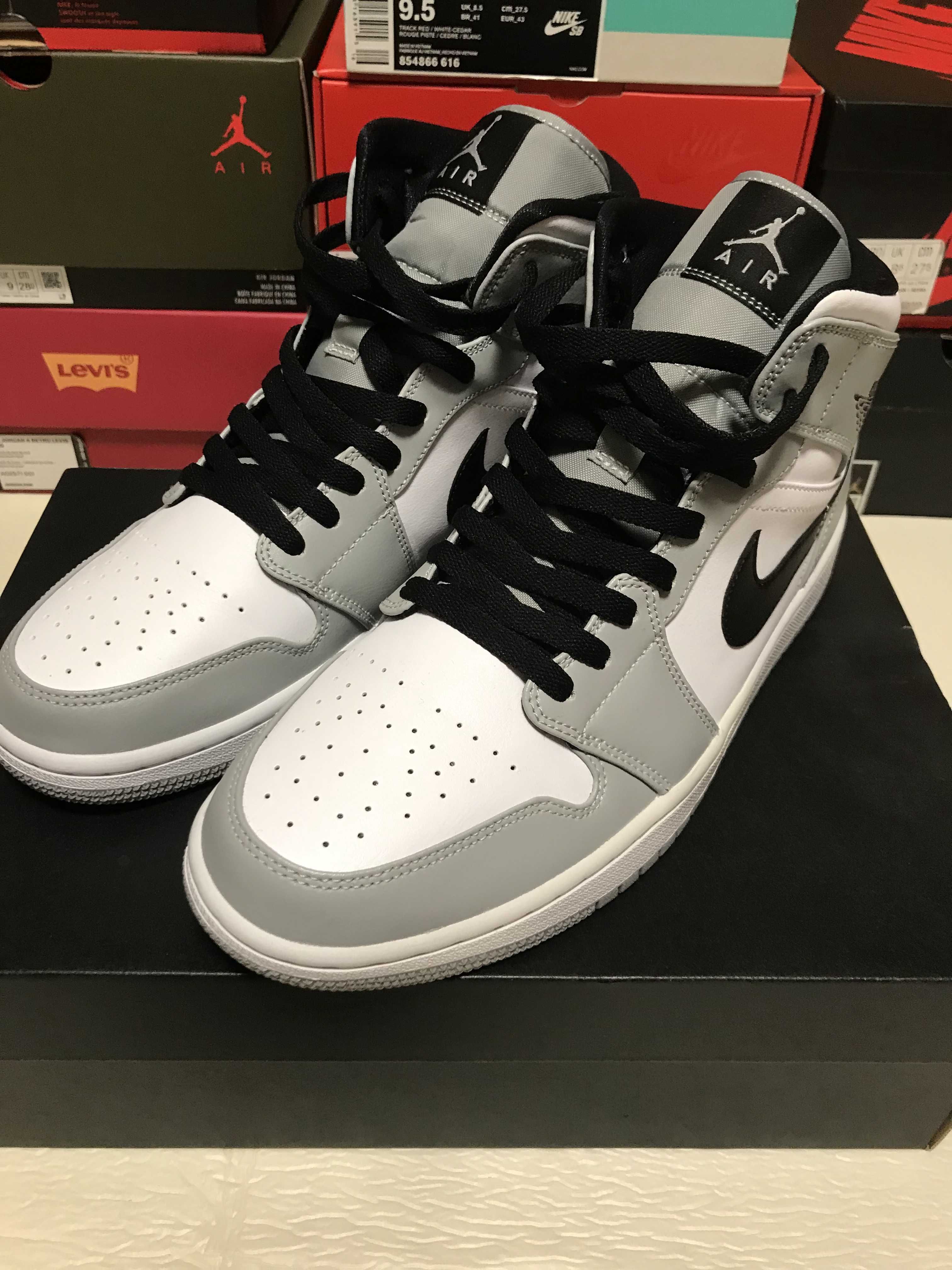Nike Air Jordan 1 Mid "Light Smoke Grey/White/Black"
