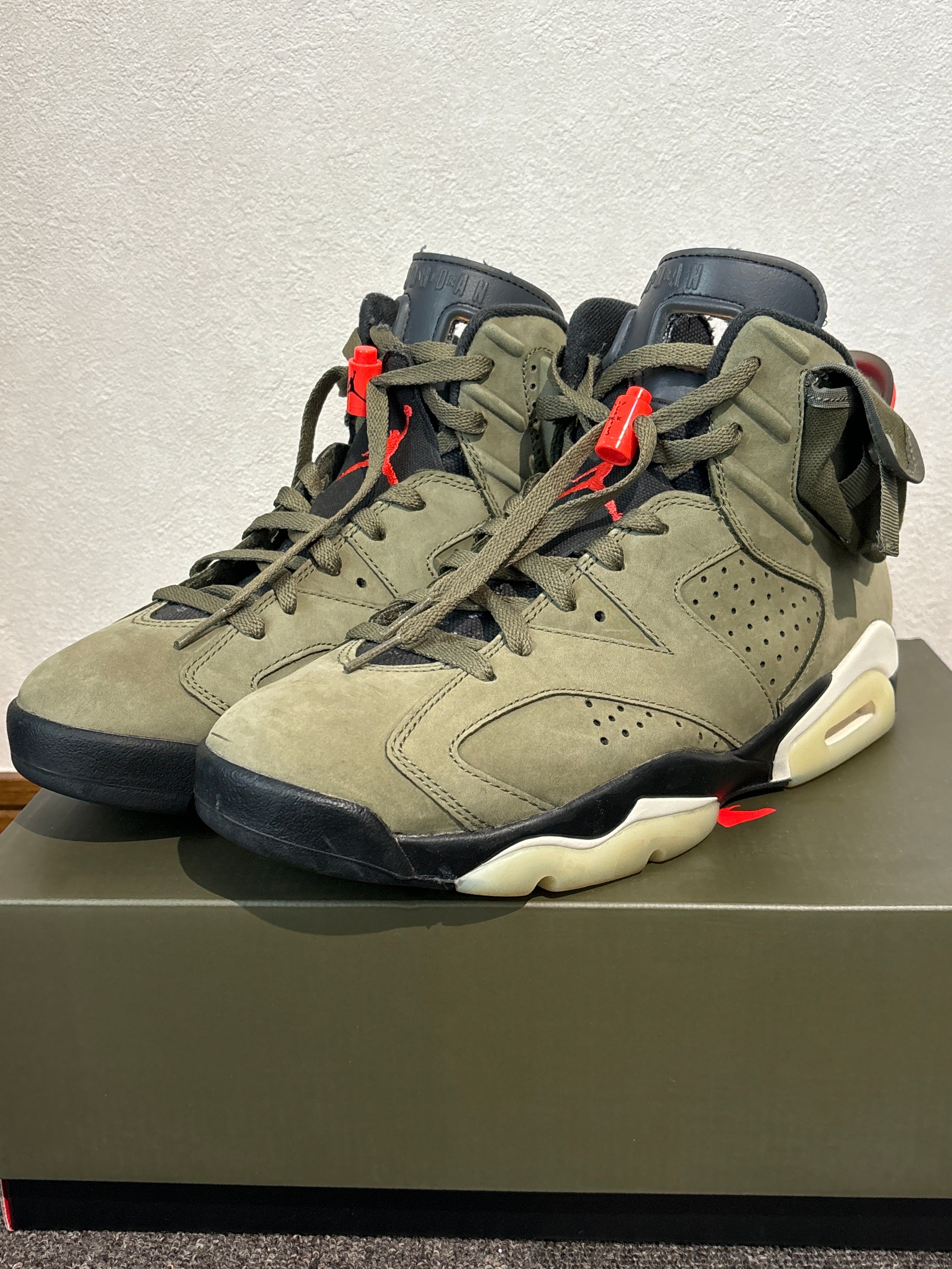Travis Scott × Nike Air Jordan 6 Retro "Medium Olive"