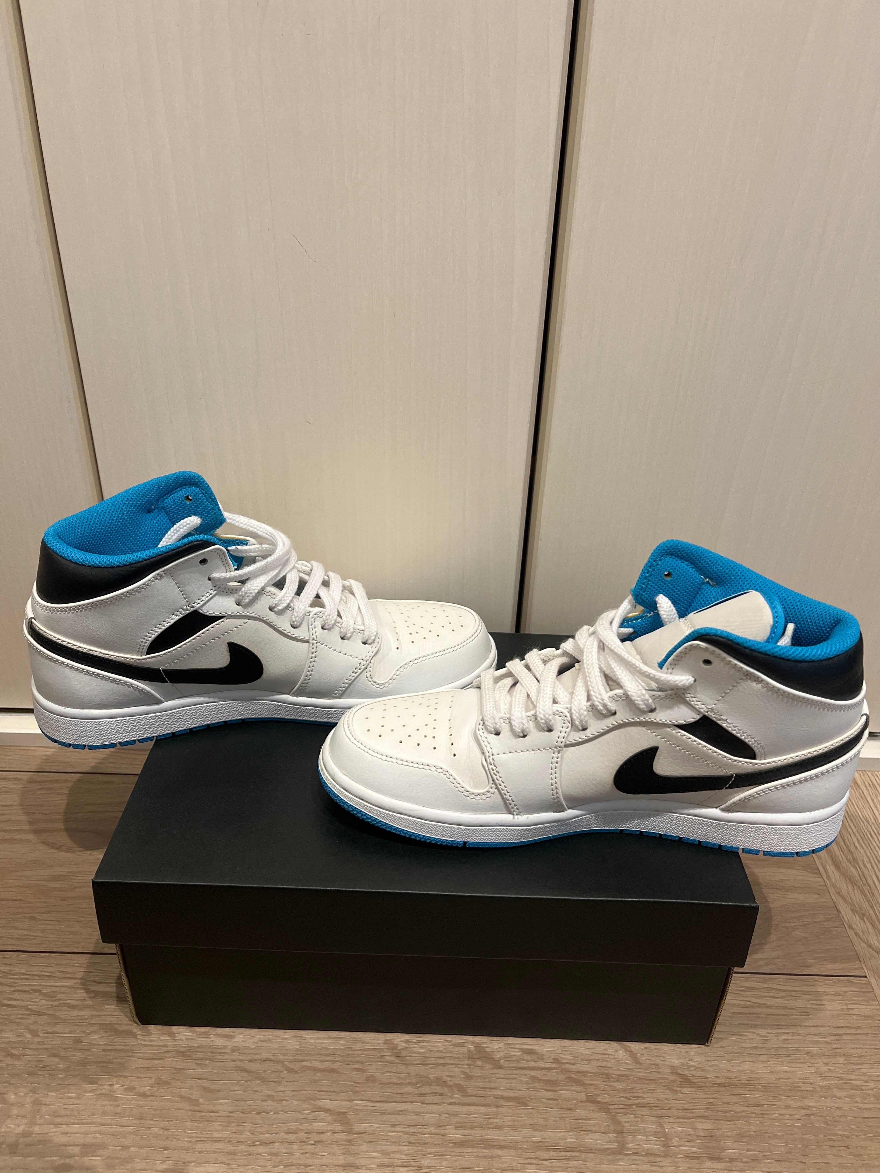 Nike Air Jordan 1 Mid "White/Laser blue"
