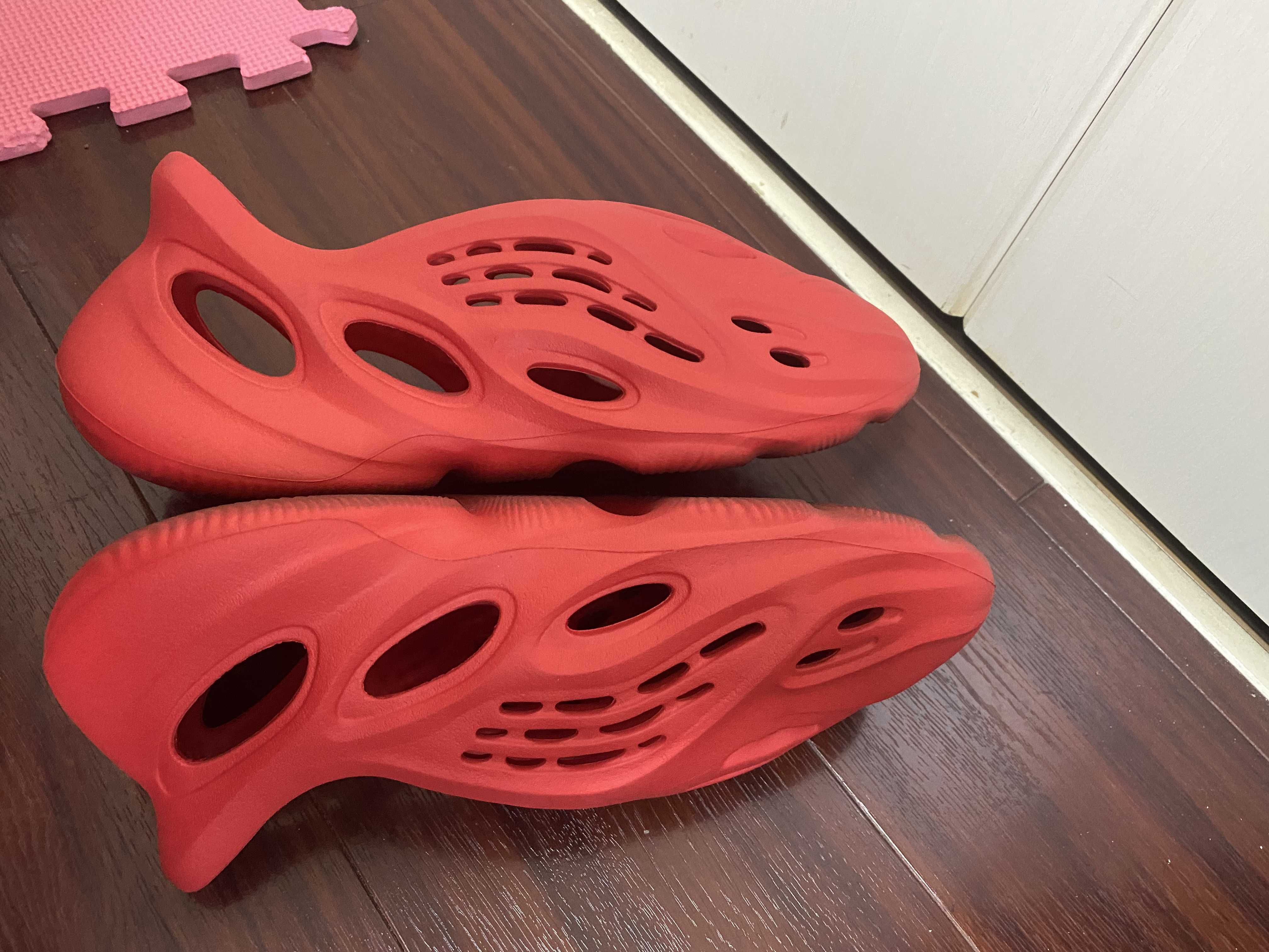 adidas YEEZY Foam Runner "Vermilion"