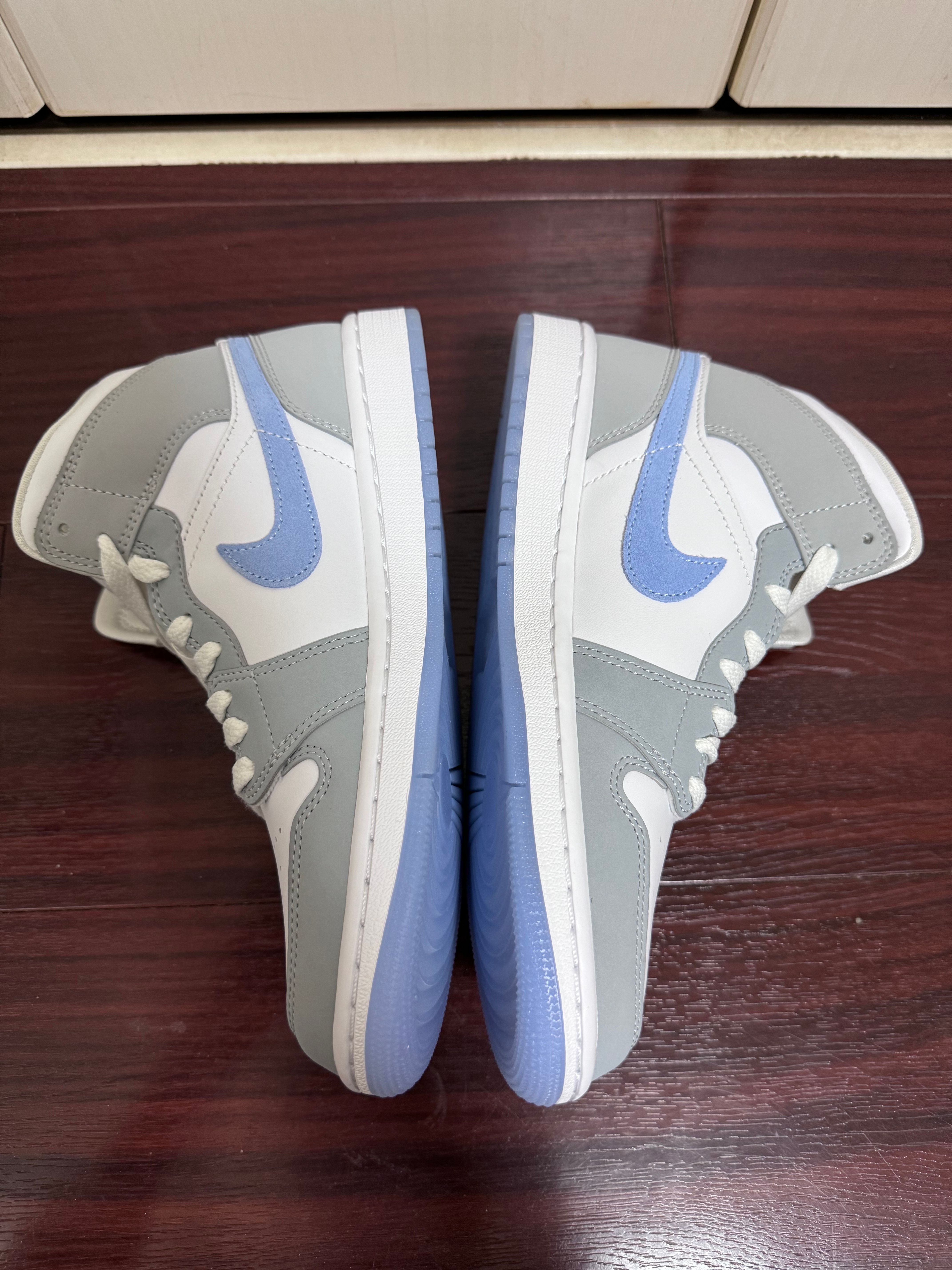 Nike Women's Air Jordan 1 Mid "Wolf Grey"