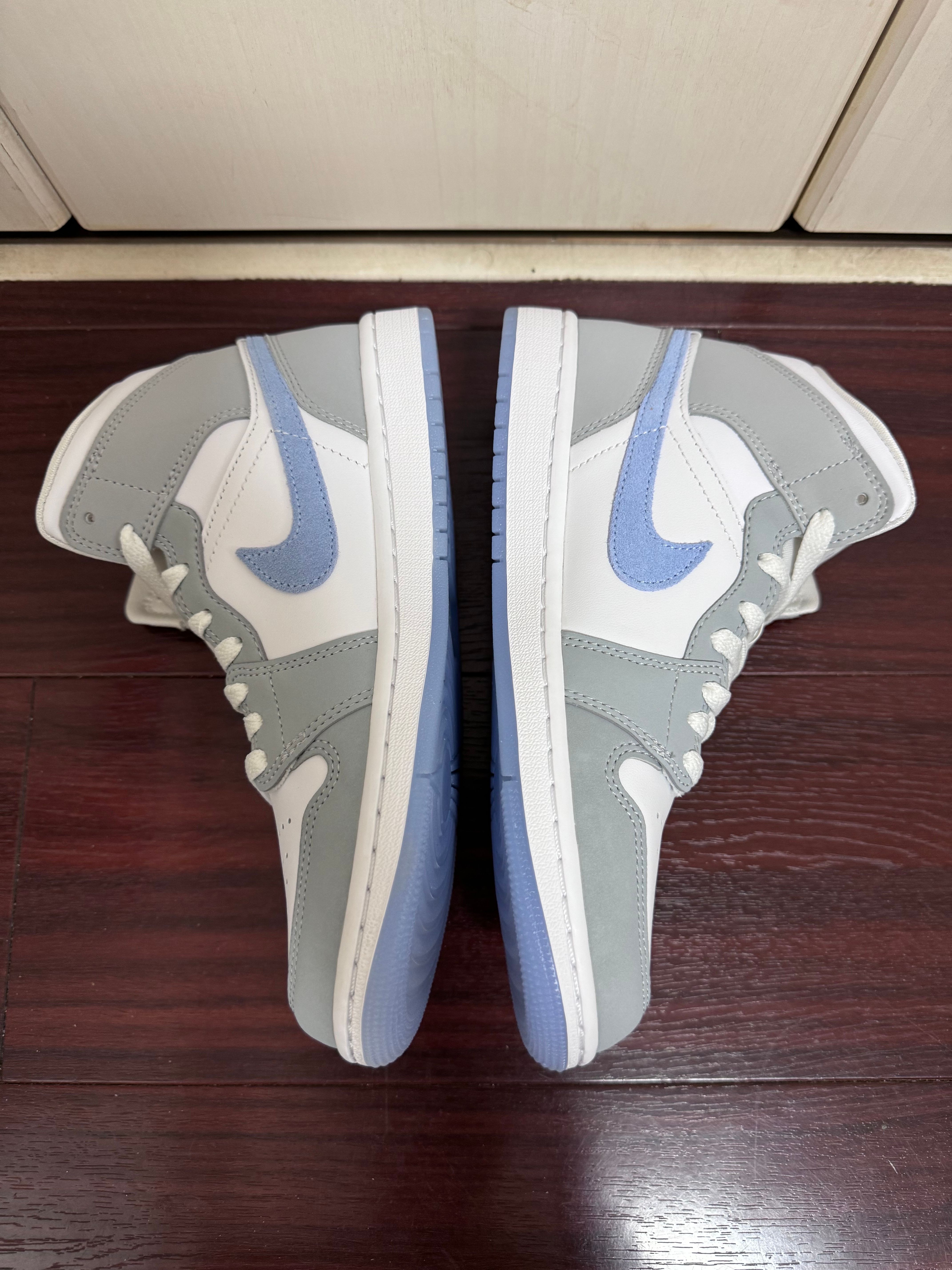 Nike Women's Air Jordan 1 Mid "Wolf Grey"