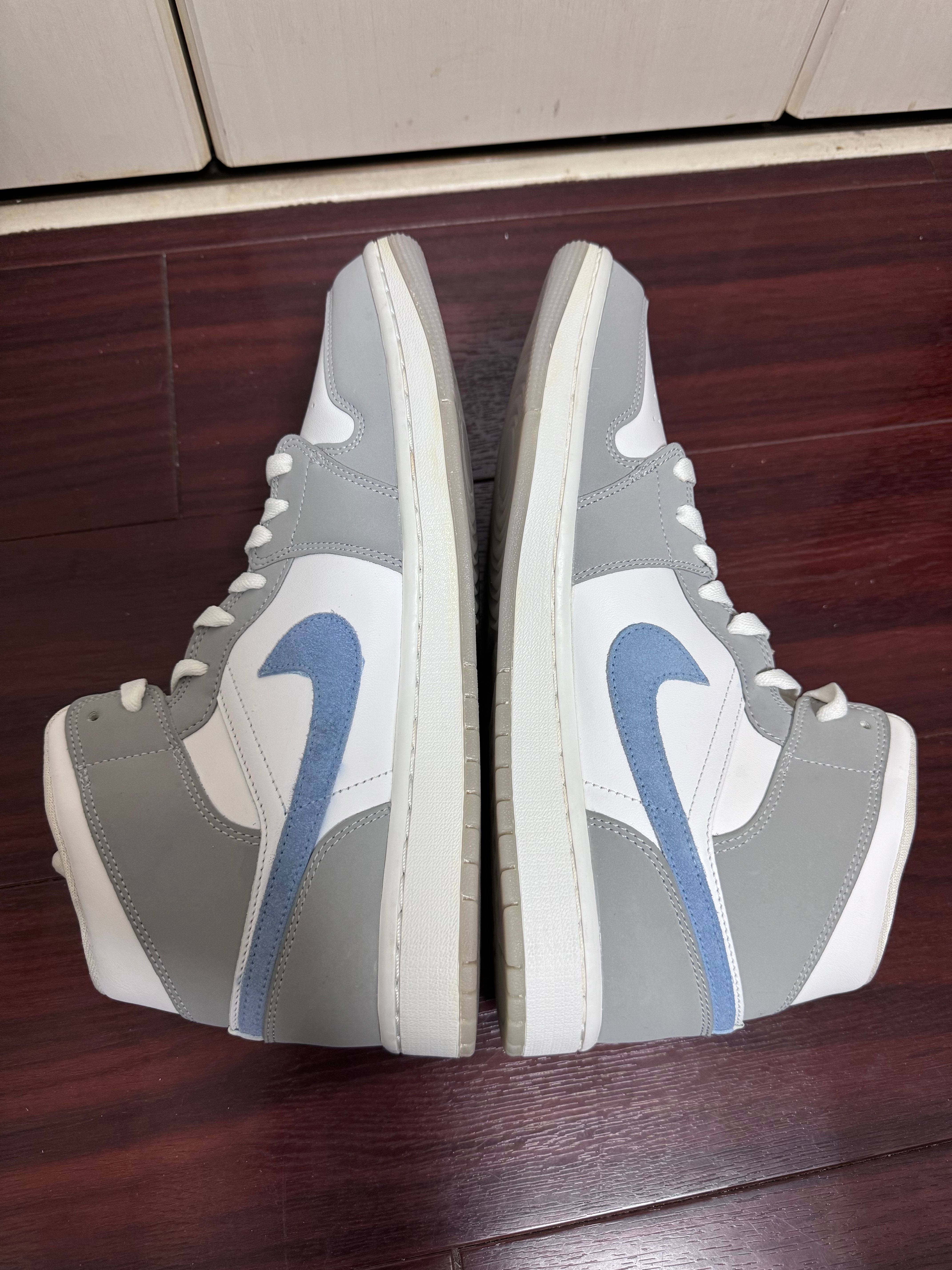 Nike Women's Air Jordan 1 Mid "Wolf Grey"