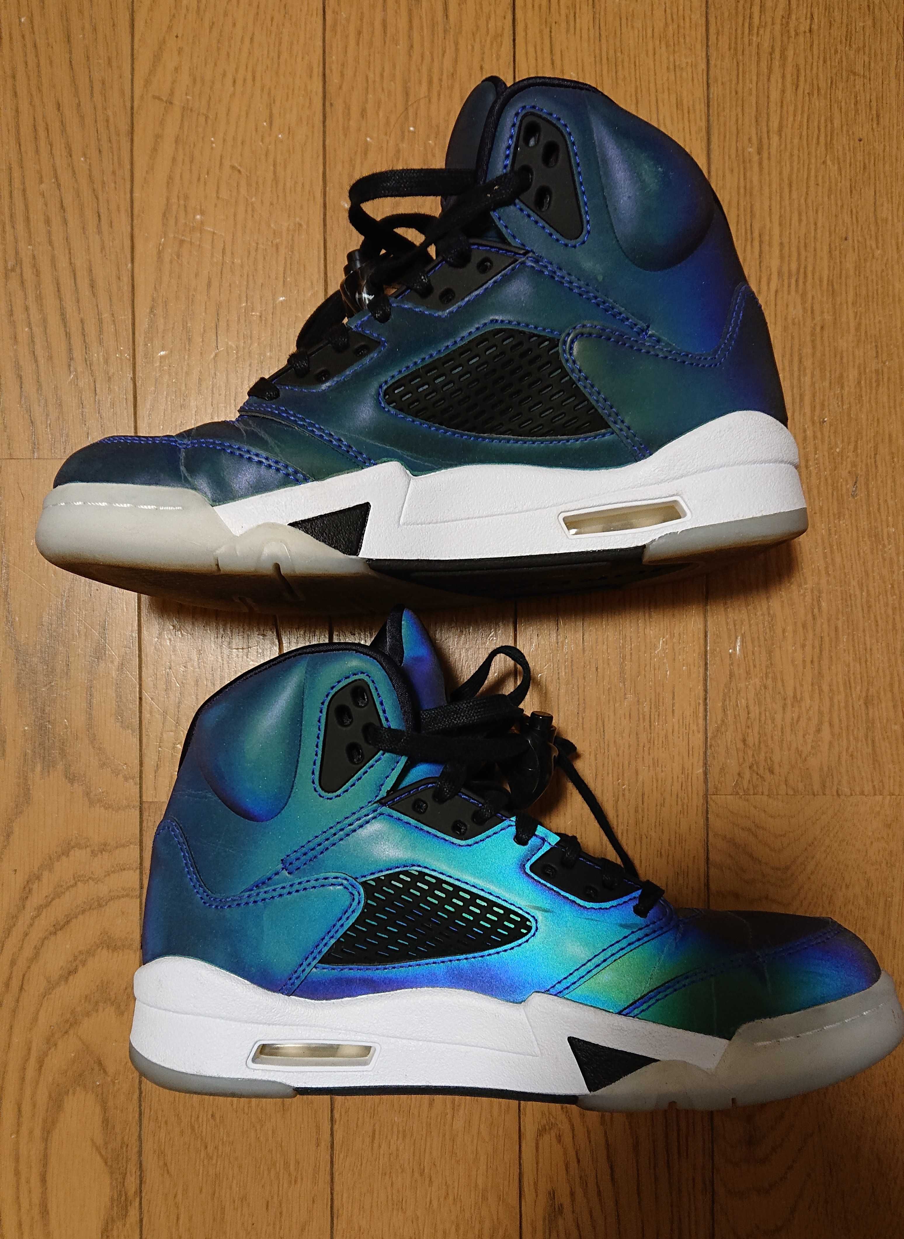 NIKE Women's AIR JORDAN 5 "IRIDESCENT OIL GREY"