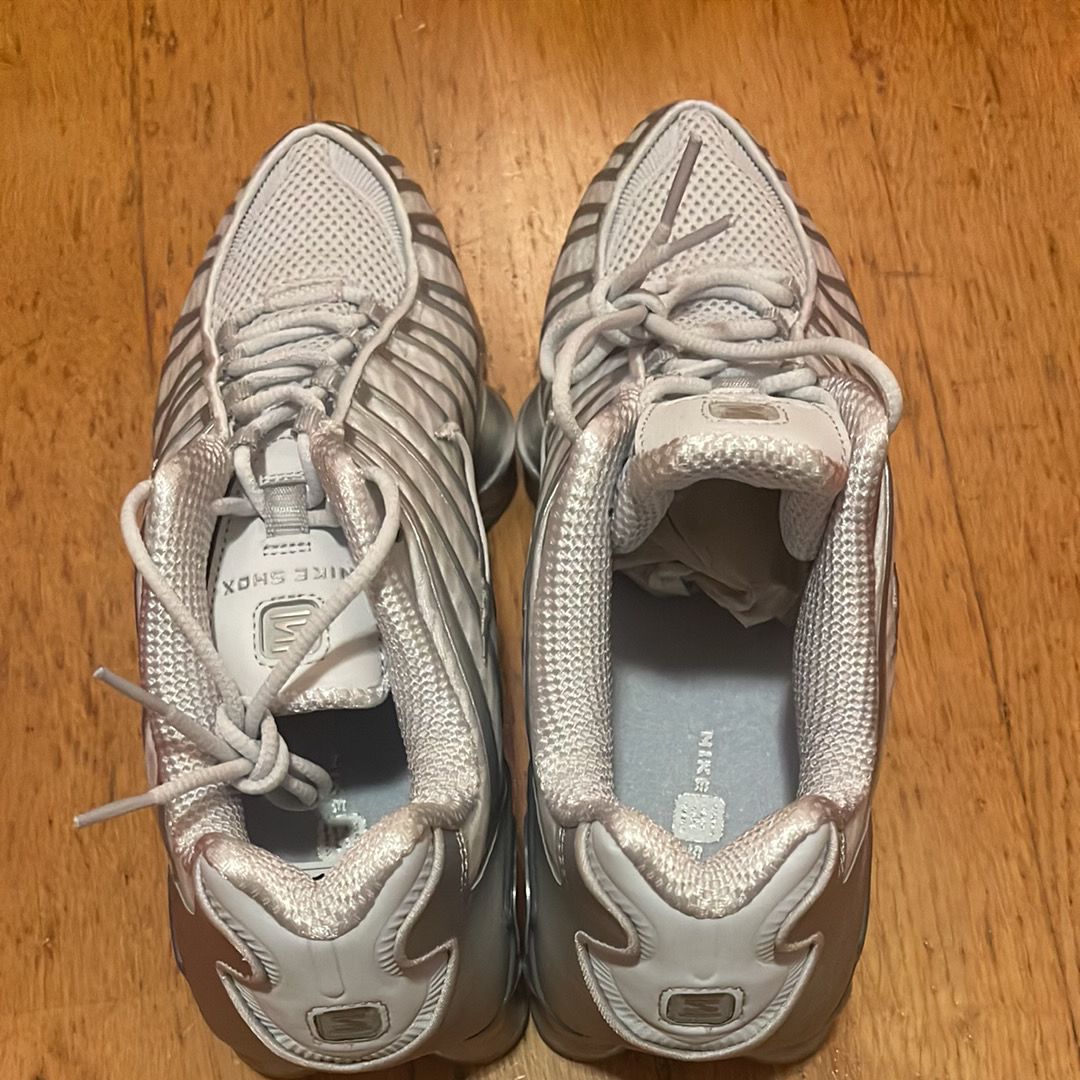 Nike Women's Shox TL "Pure Platinum and Metallic Silver"