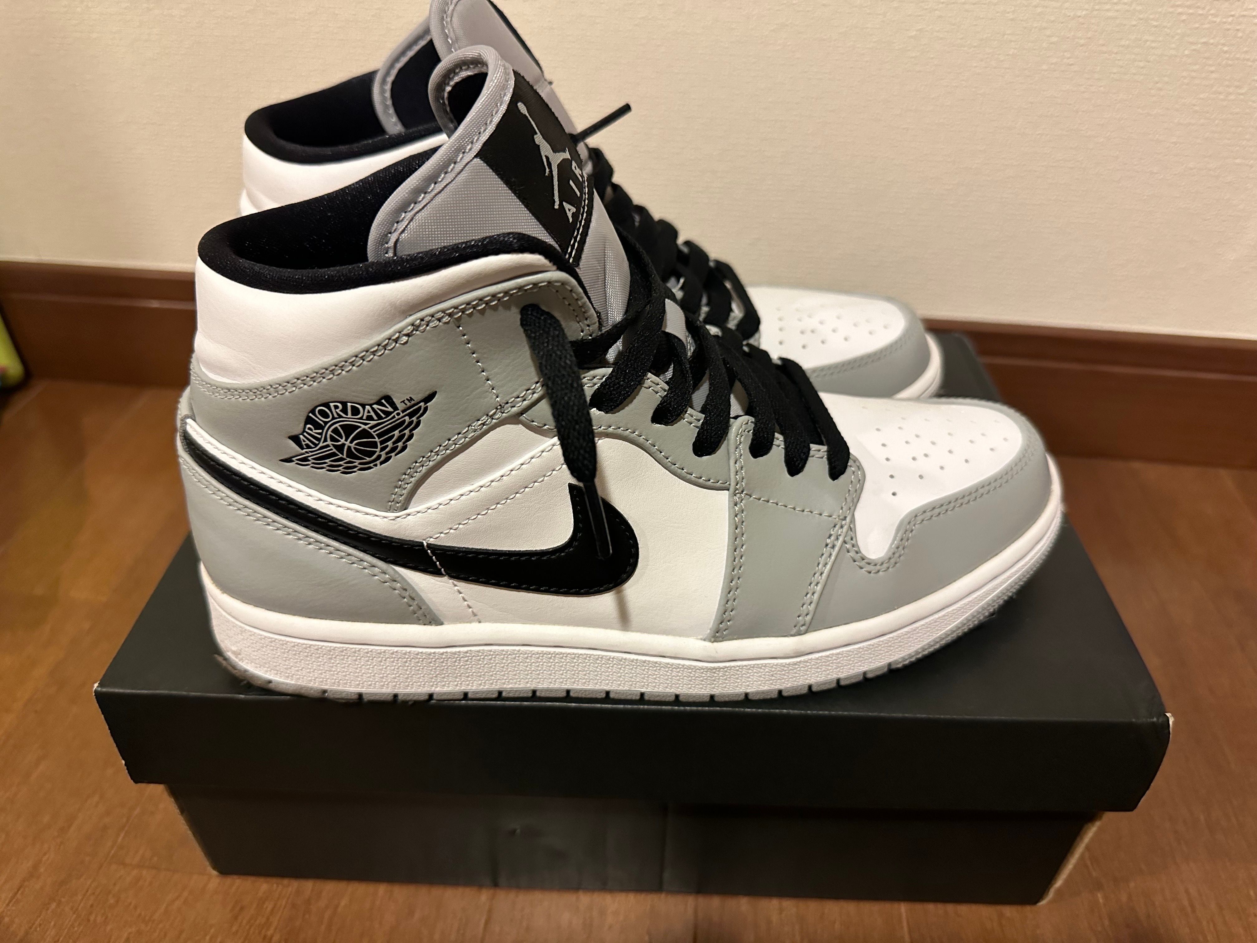 Nike Air Jordan 1 Mid "Light Smoke Grey/White/Black"