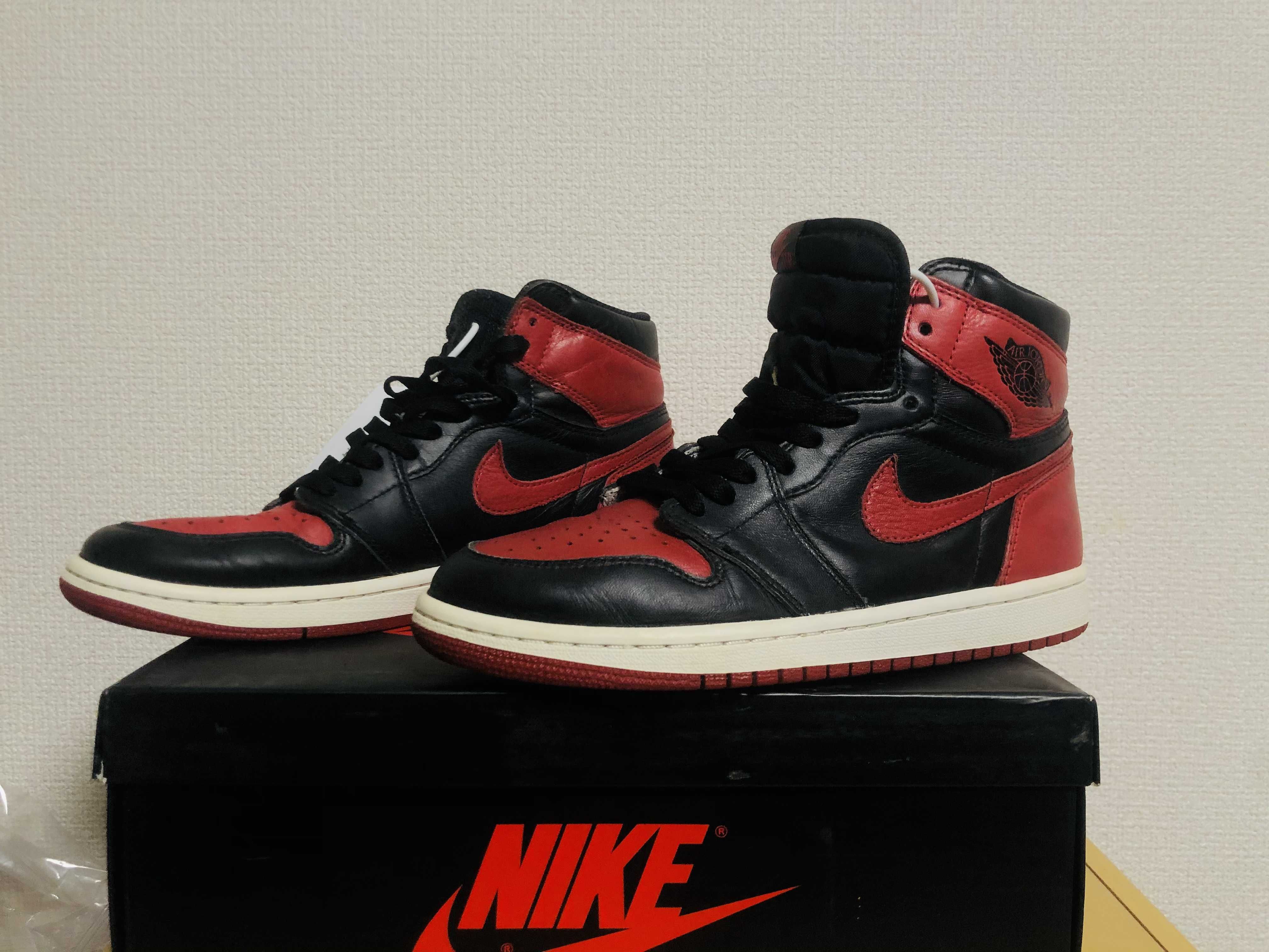 Nike Air Jordan 1 Retro High OG "Bred/Banned" (2016)