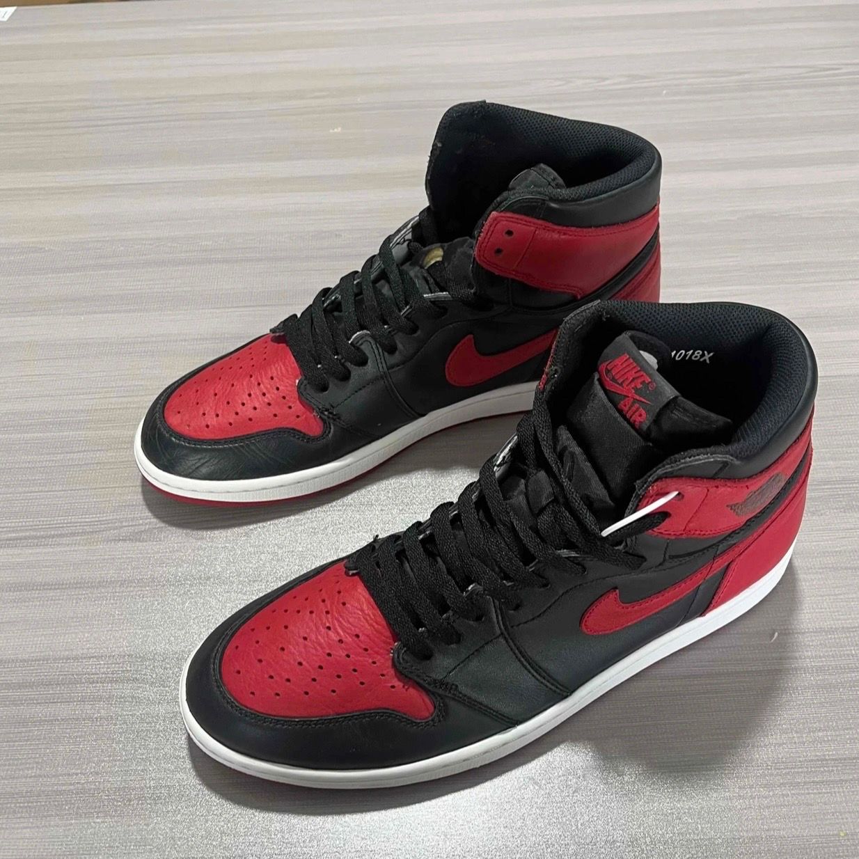 Nike Air Jordan 1 Retro High OG "Bred/Banned" (2016)