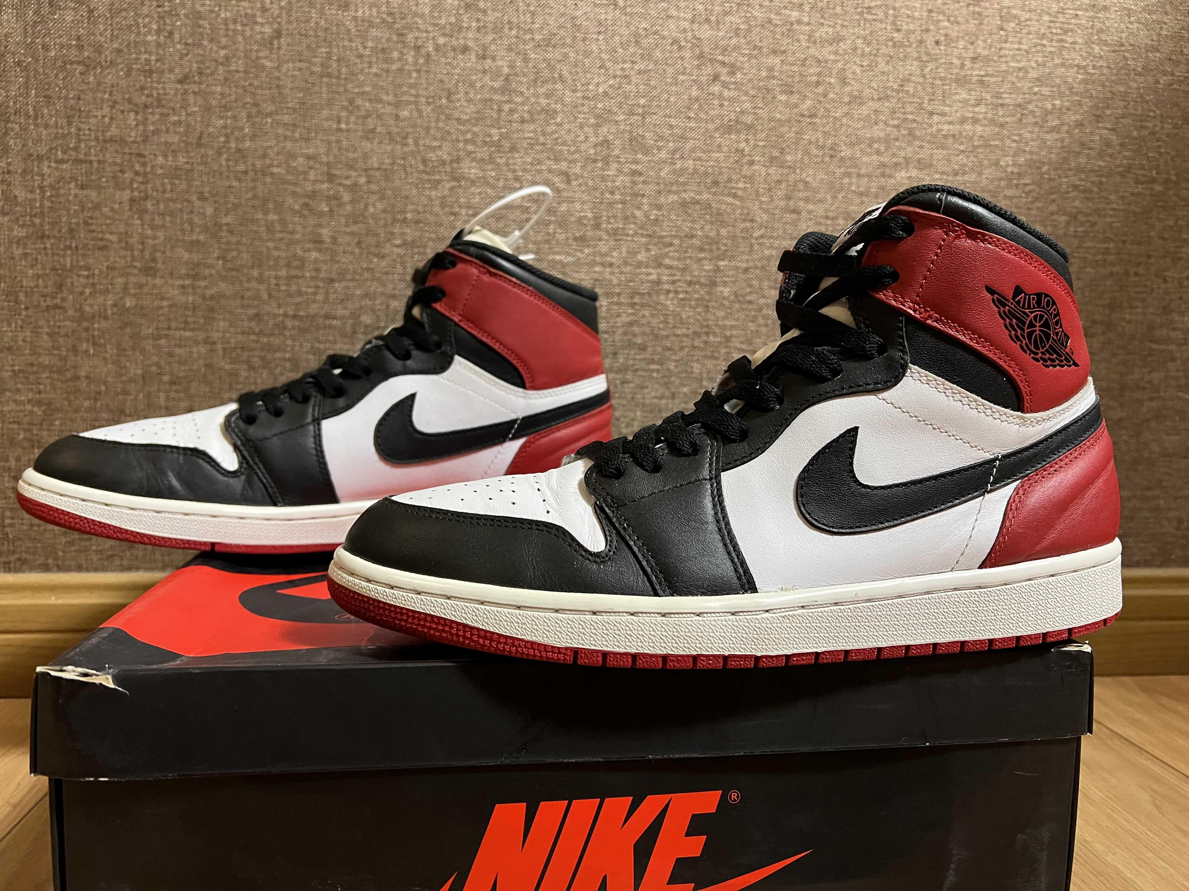 Nike Air Jordan 1 Retro High OG "Black Toe"(2016)