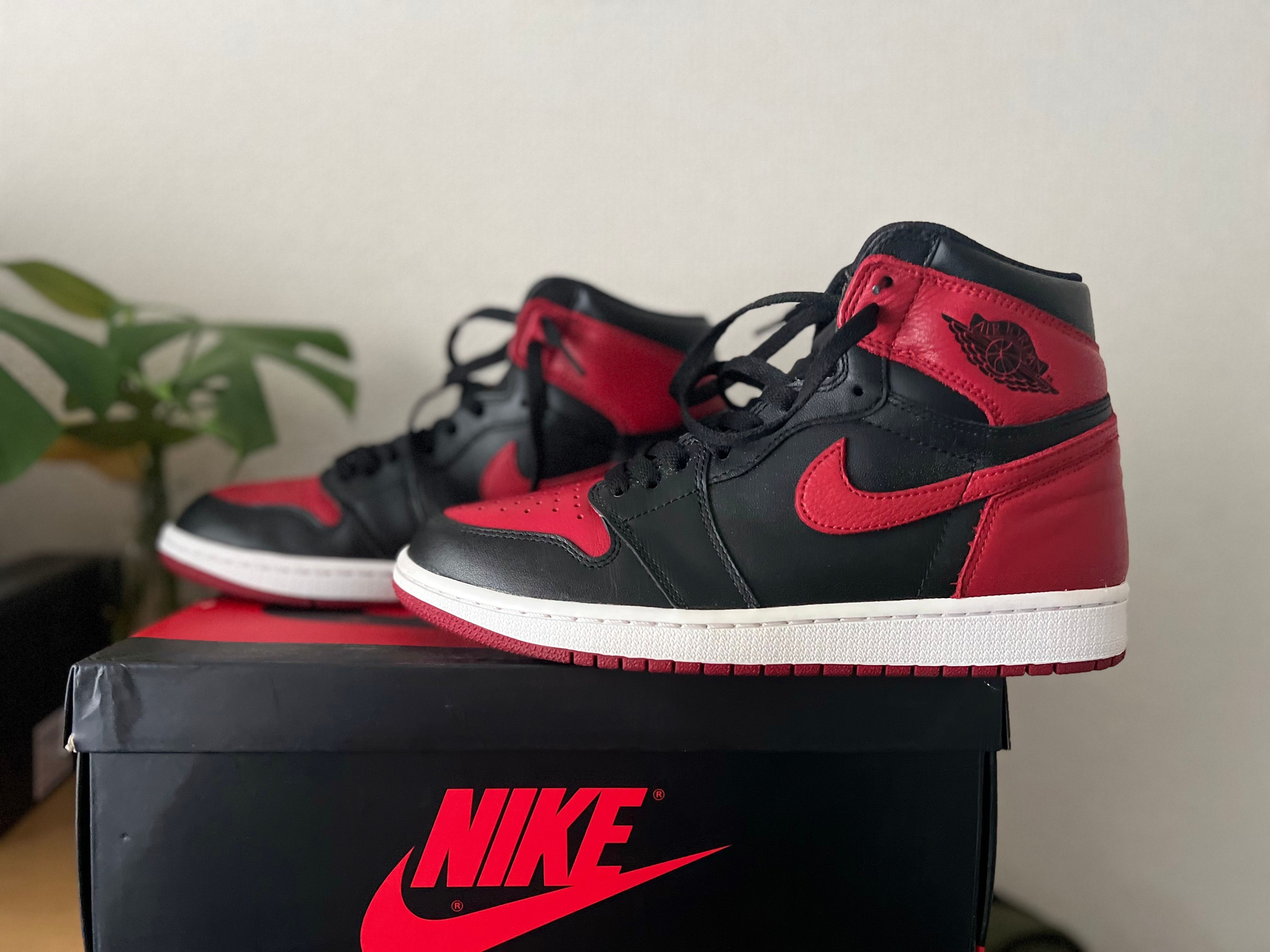 Nike Air Jordan 1 Retro High OG "Bred/Banned" (2016)