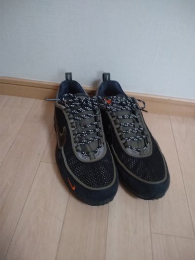 UNDEFEATED × Nike Air Zoom Spiridon "Cargo Khaki"