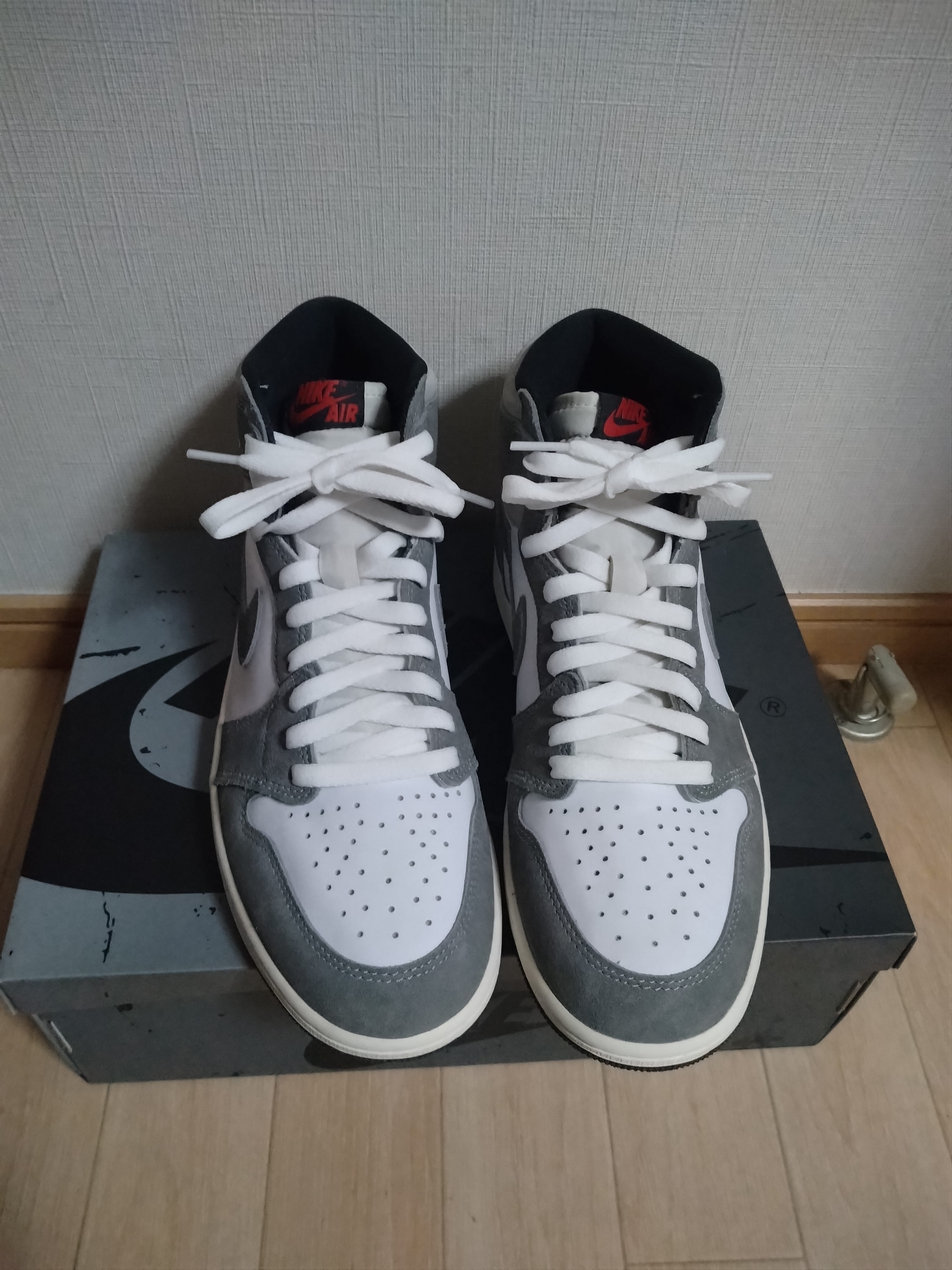 Nike Air Jordan 1 Retro High OG "Black and Smoke Grey"