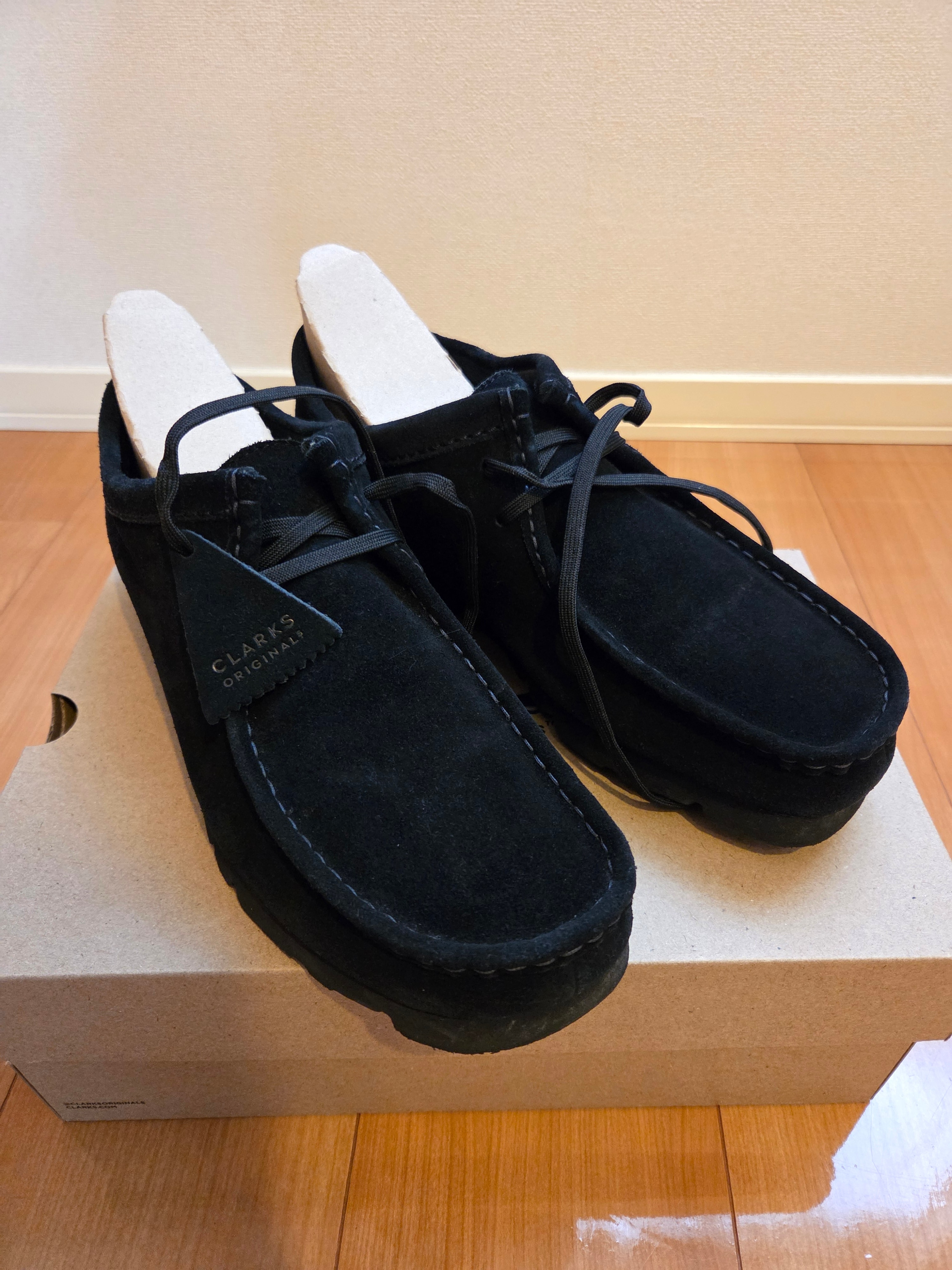 クラークス ワラビー ゴアテックス "ブラックスウェード"