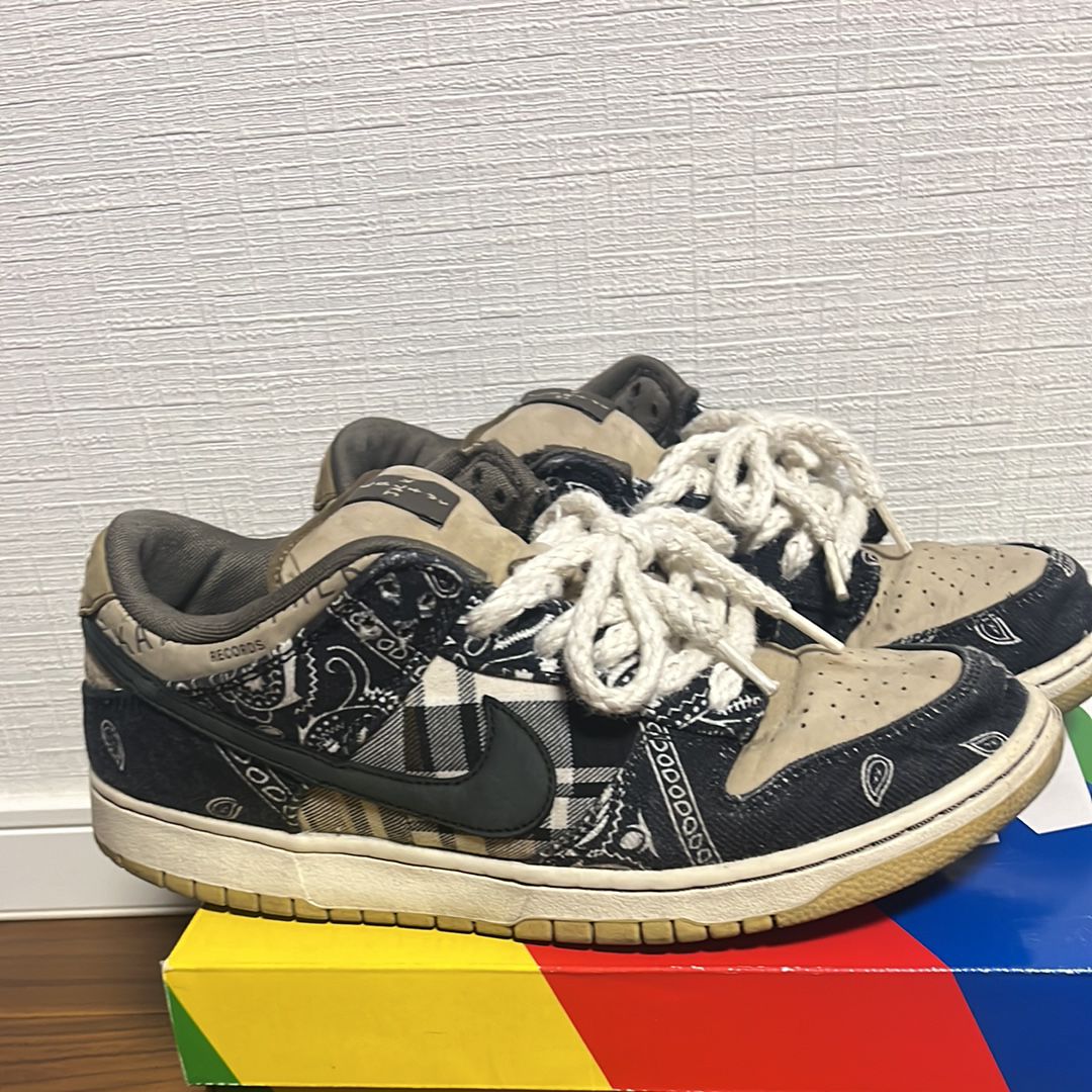 Travis Scott × Nike SB Dunk Low "Black/Parachute Beige"