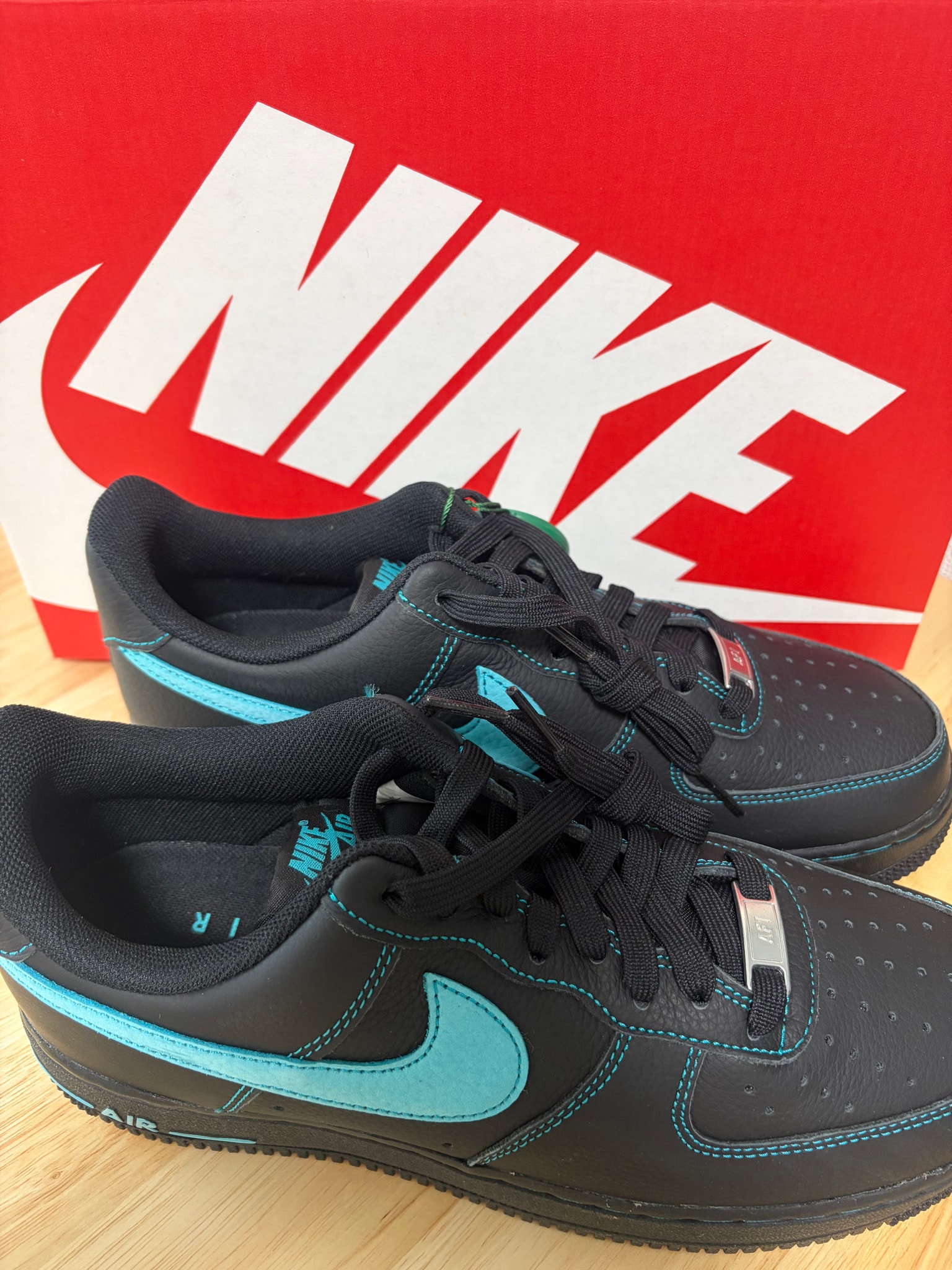 Nike Air Force 1 Low "Black Tiffany"