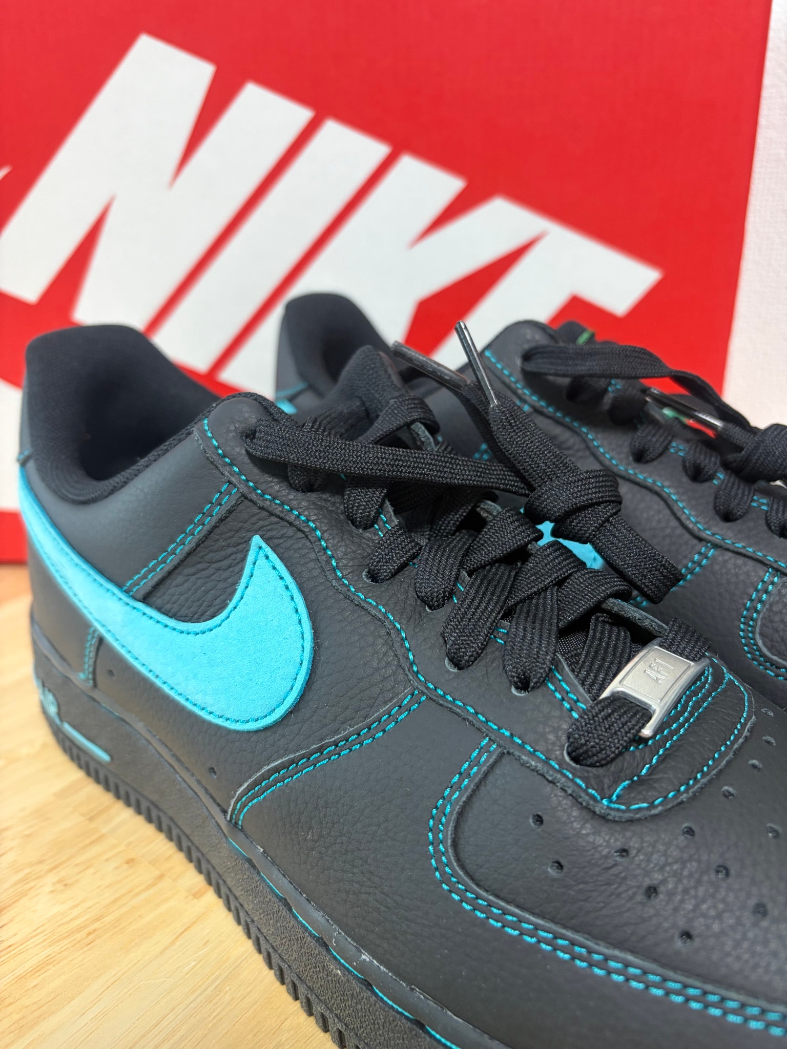 Nike Air Force 1 Low "Black Tiffany"