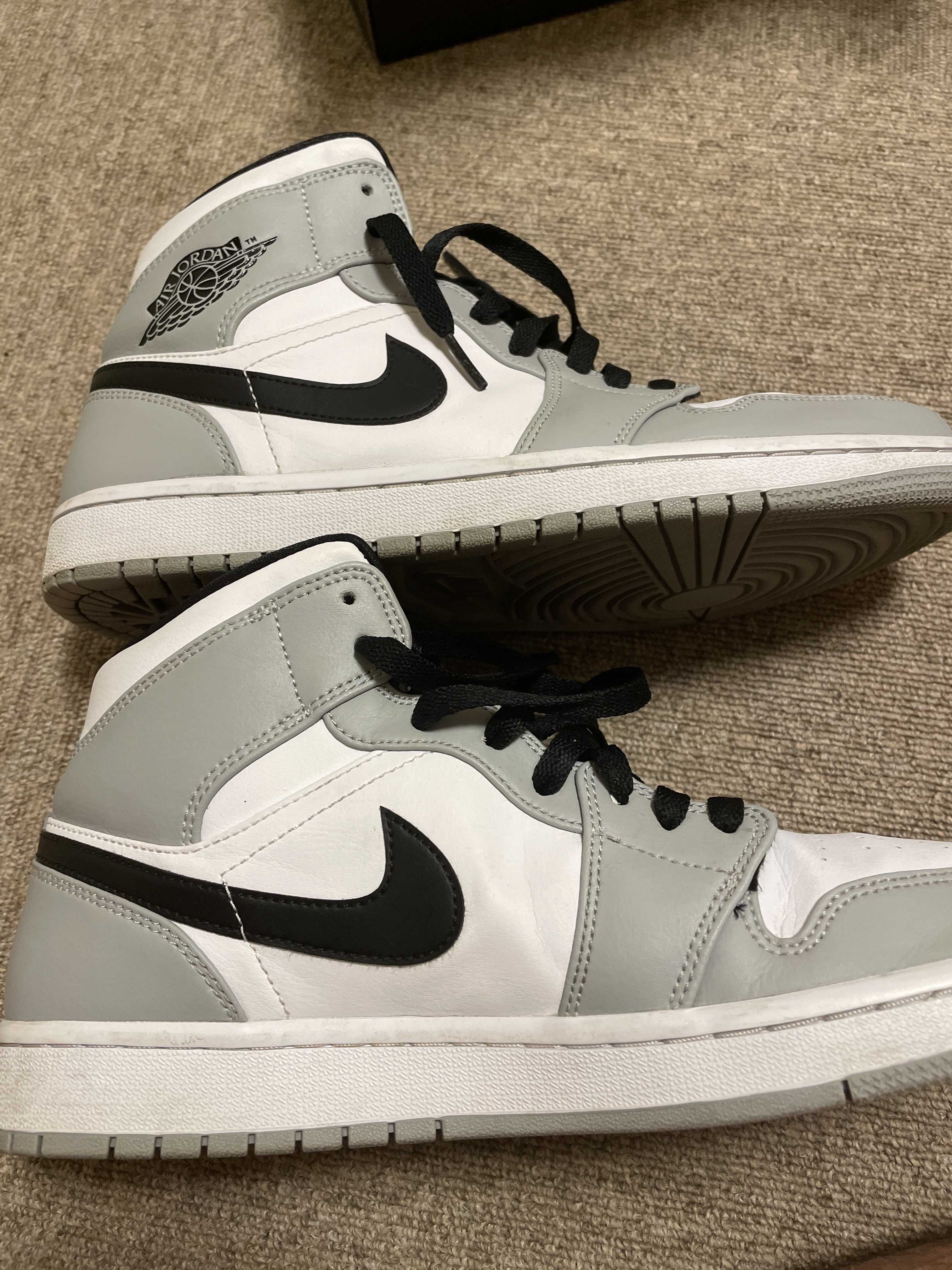 Nike Air Jordan 1 Mid "Light Smoke Grey/White/Black"