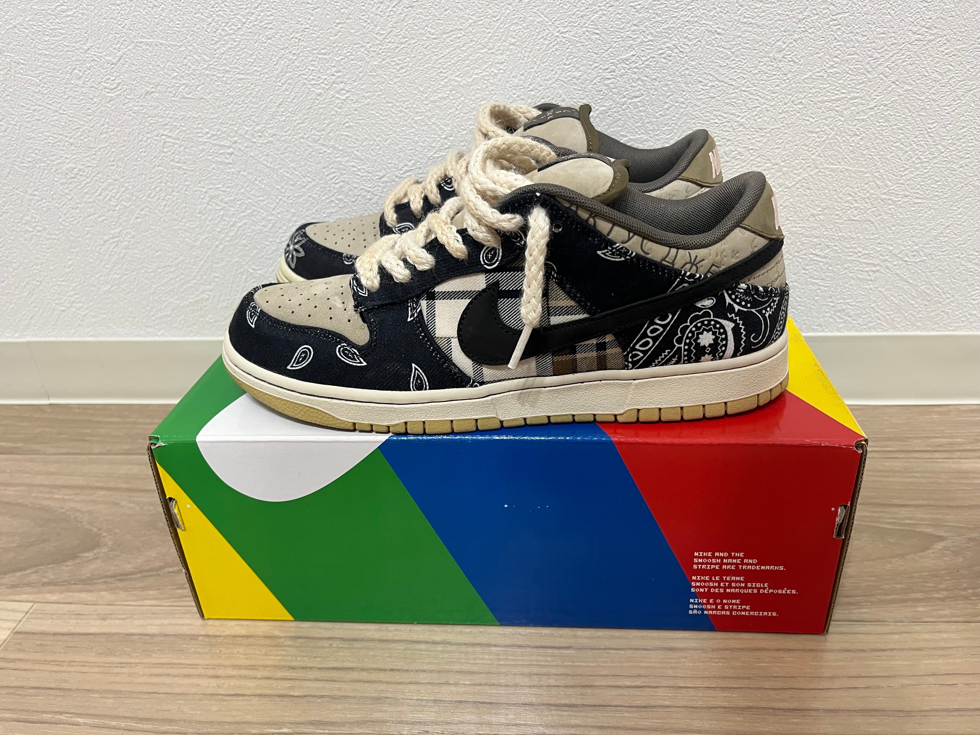 Travis Scott × Nike SB Dunk Low "Black/Parachute Beige"