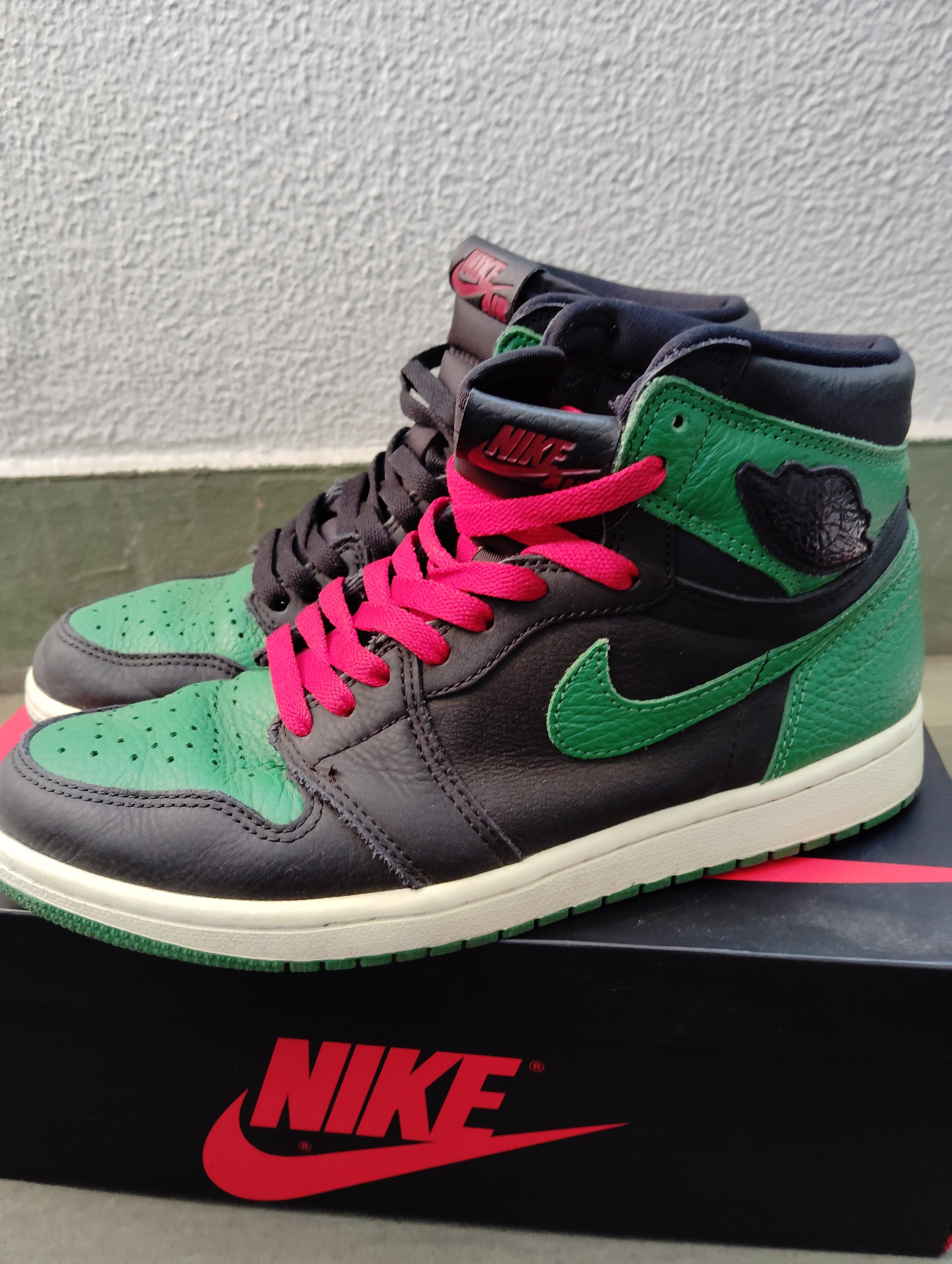 Nike Air Jordan 1 Retro High OG "Black/Pine Green" (2020)