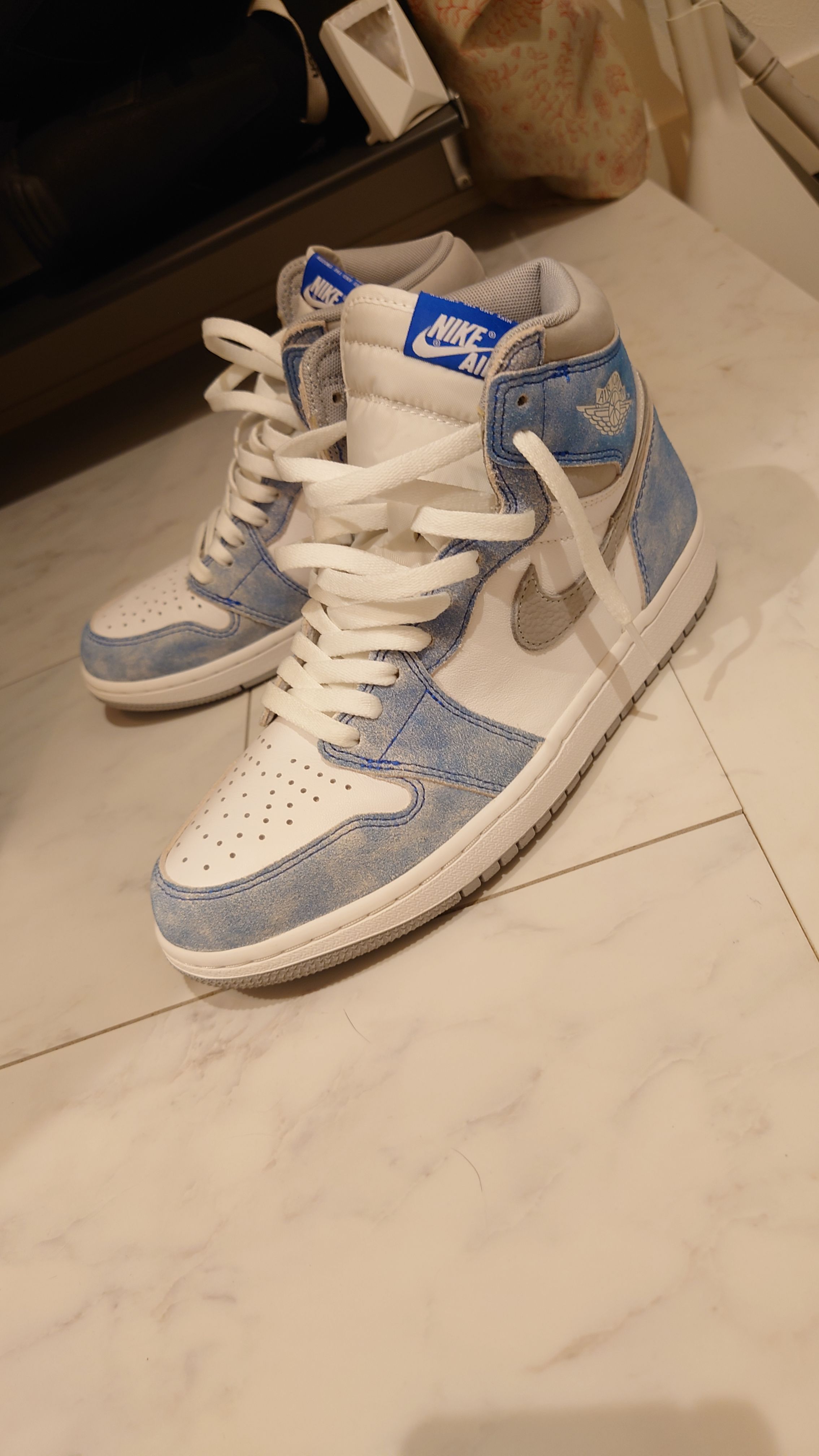 Nike Air Jordan 1 High OG "Hyper Royal"