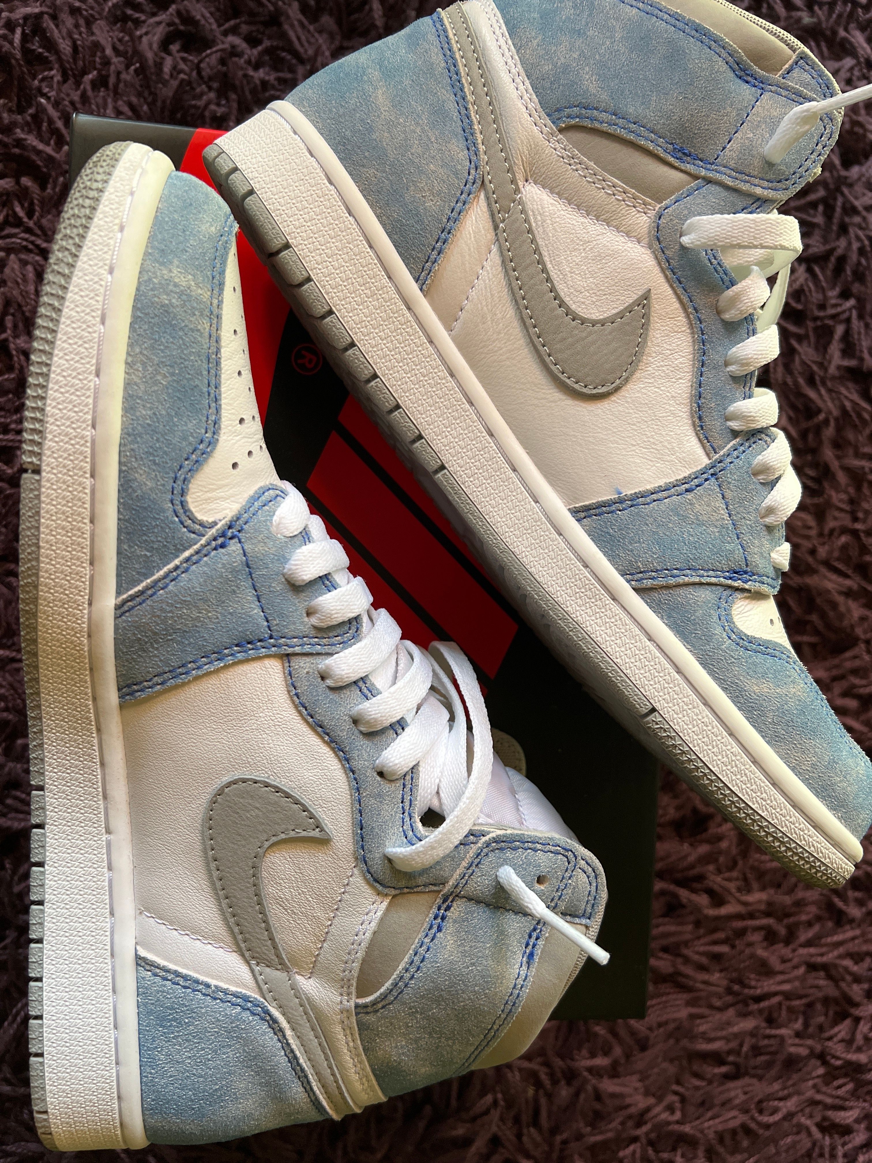 Nike Air Jordan 1 High OG "Hyper Royal"
