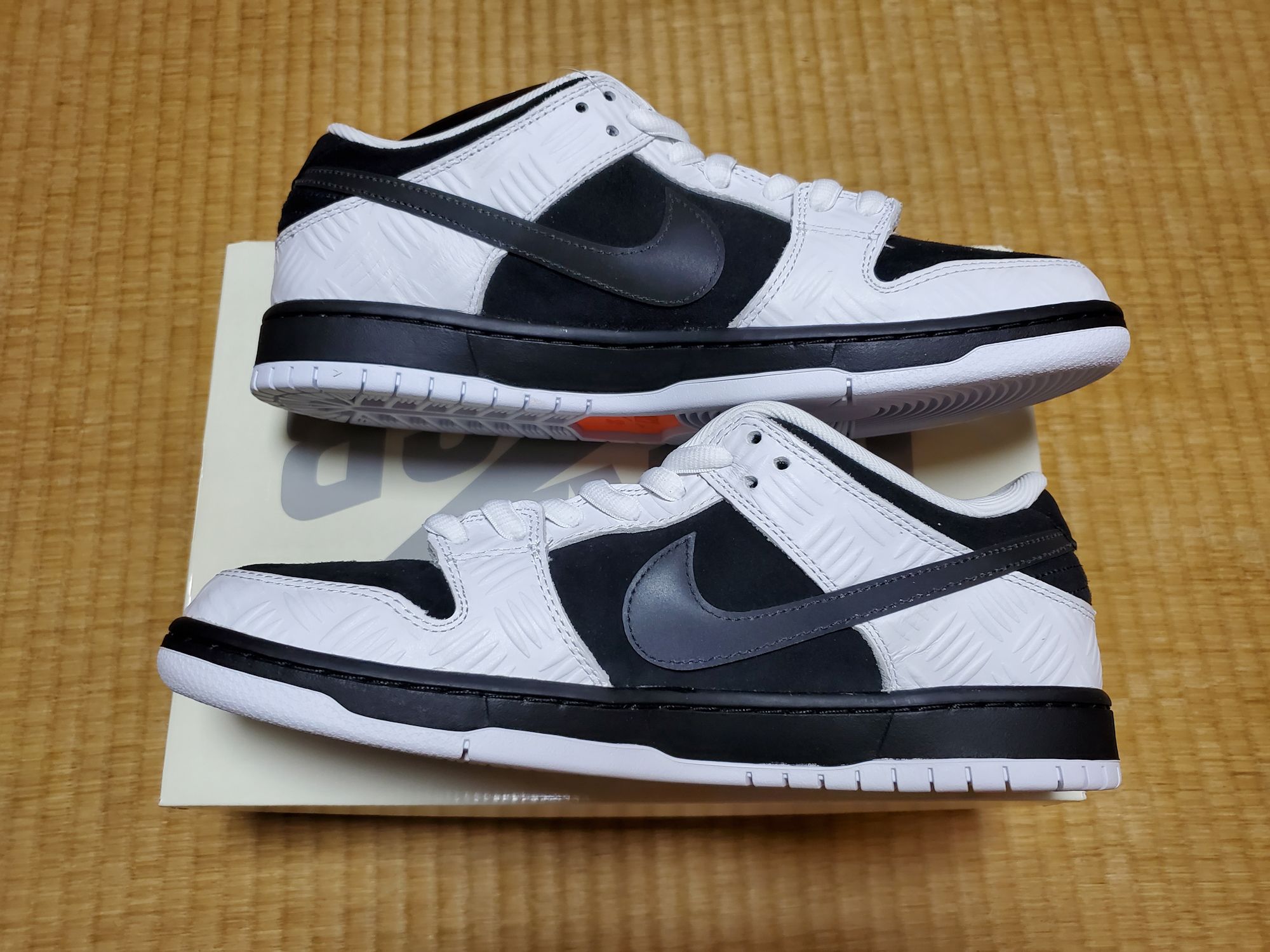 TIGHTBOOTH × Nike SB Dunk Low Pro QS "Black and White"