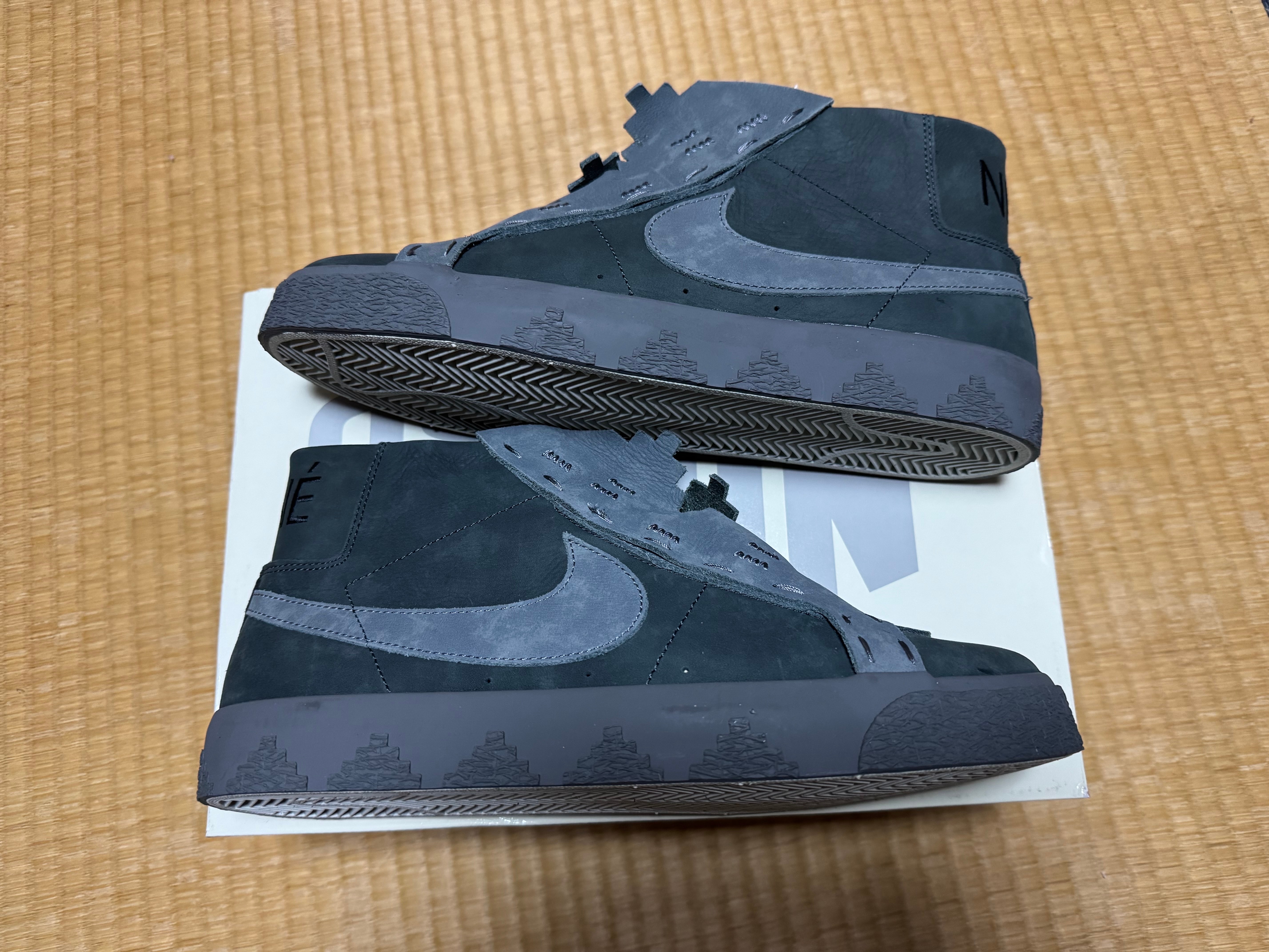 Di’orr Greenwood × Nike SB Zoom Blazer Mid QS "Dark Grey and Anthracite"