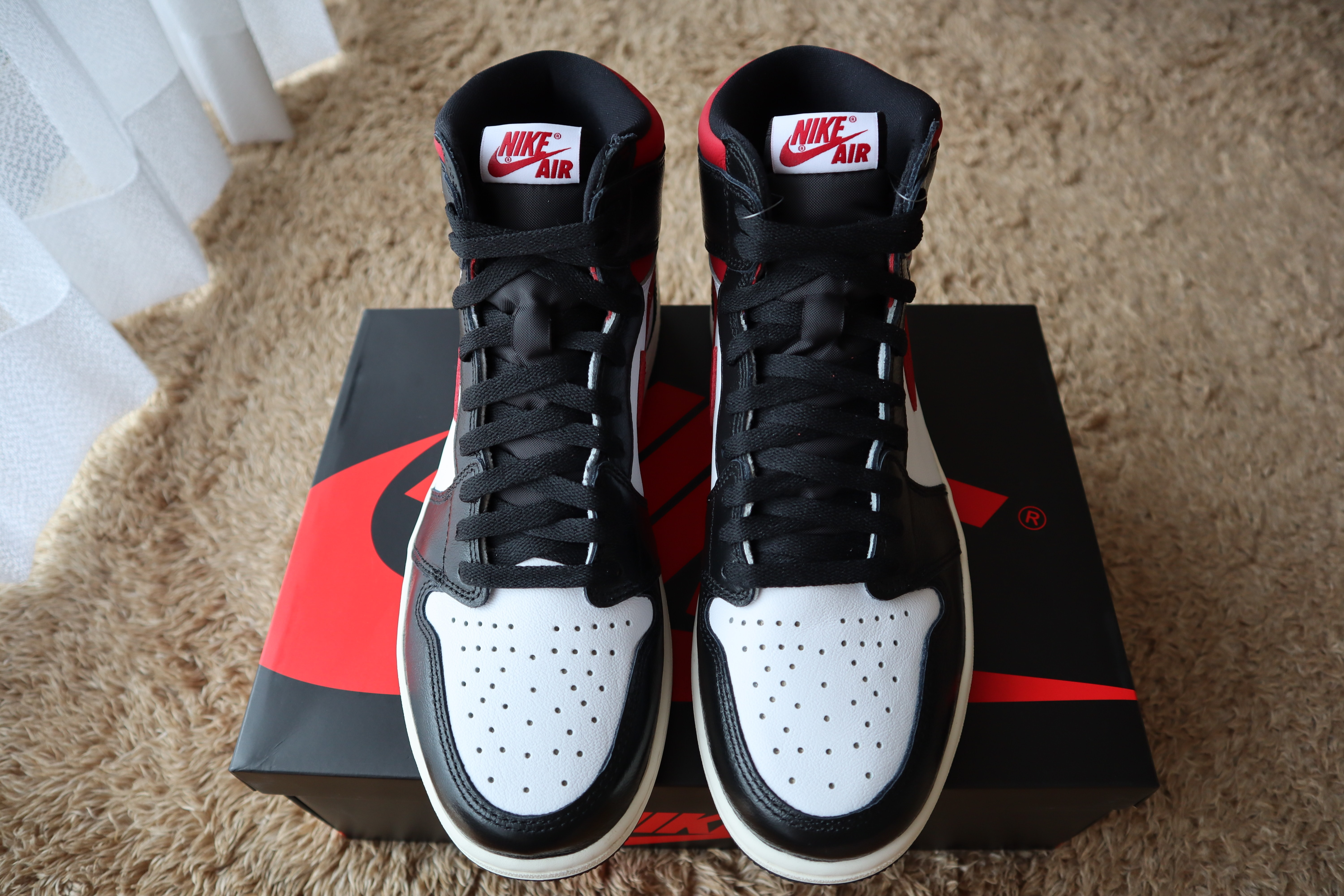 Nike Air Jordan 1 Retro High "Black/White/Sail/Gym Red"