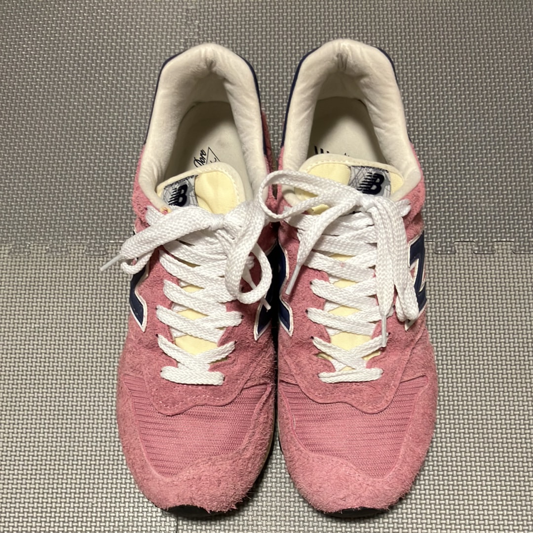 エメレオンドレ × ニューバランス 1300 "ピンク/ネイビー"