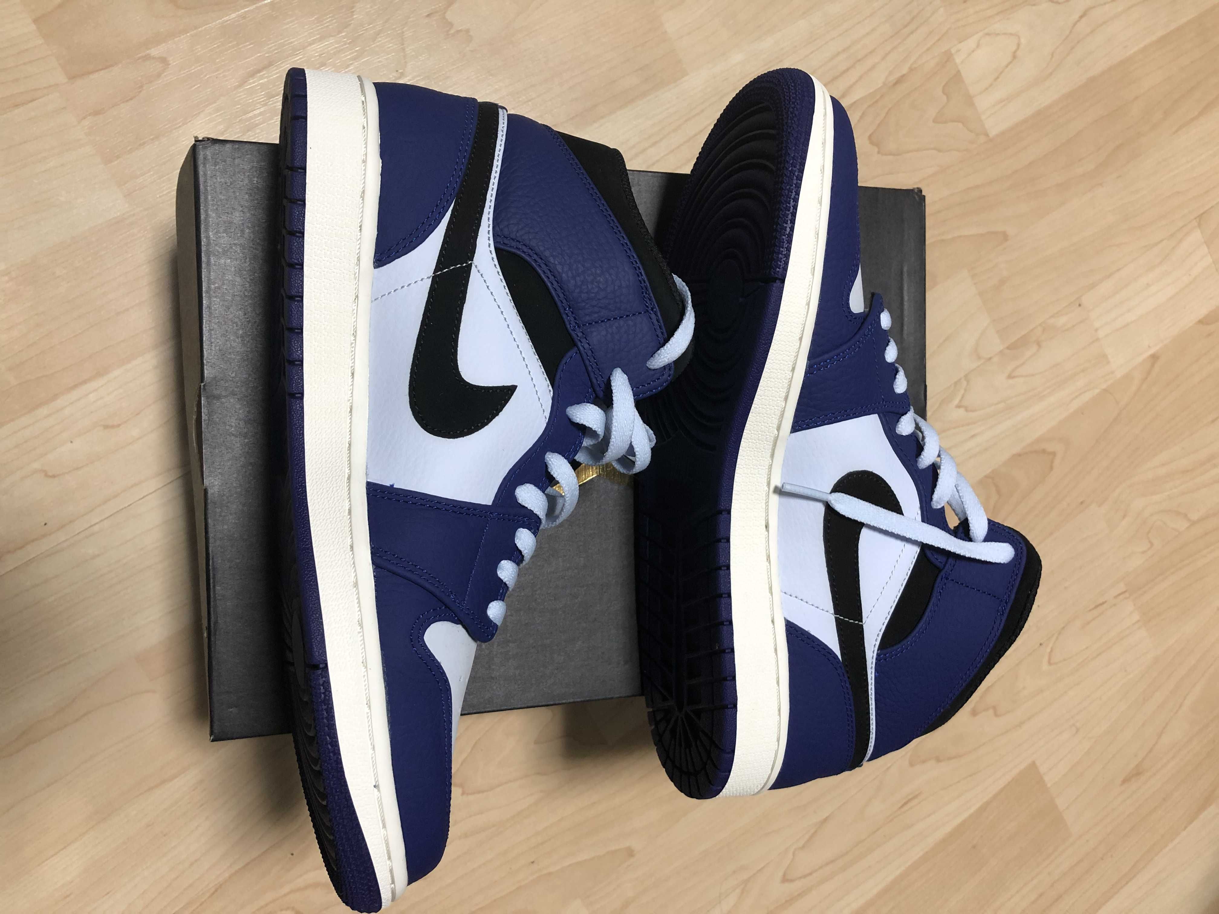 Nike Air Jordan 1 Mid "Deep Royal Blue"